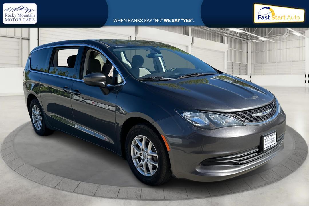 2020 Chrysler Voyager LX's photo