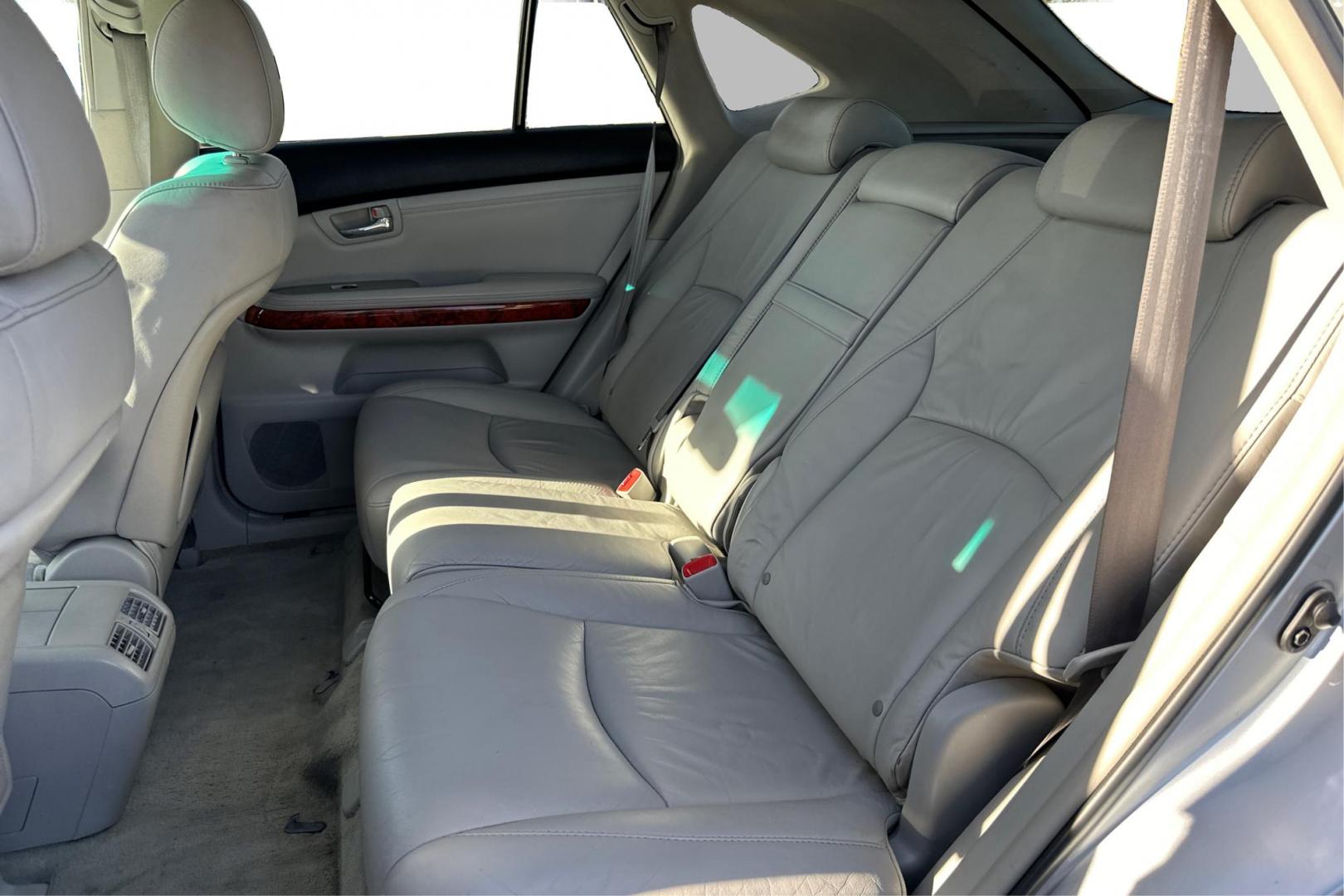 2009 Silver Lexus RX 350 AWD (2T2HK31U09C) with an 3.5L V6 DOHC 24V engine, 5-Speed Automatic Overdrive transmission, located at 767 S State Road, Pleasant Grove, UT, 84062, (801) 785-1058, 40.354839, -111.736687 - Photo#15
