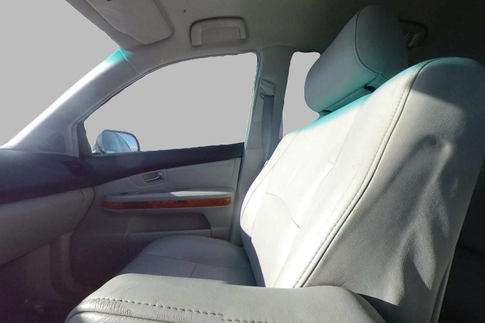 2009 Silver Lexus RX 350 AWD (2T2HK31U09C) with an 3.5L V6 DOHC 24V engine, 5-Speed Automatic Overdrive transmission, located at 767 S State Road, Pleasant Grove, UT, 84062, (801) 785-1058, 40.354839, -111.736687 - Photo#17