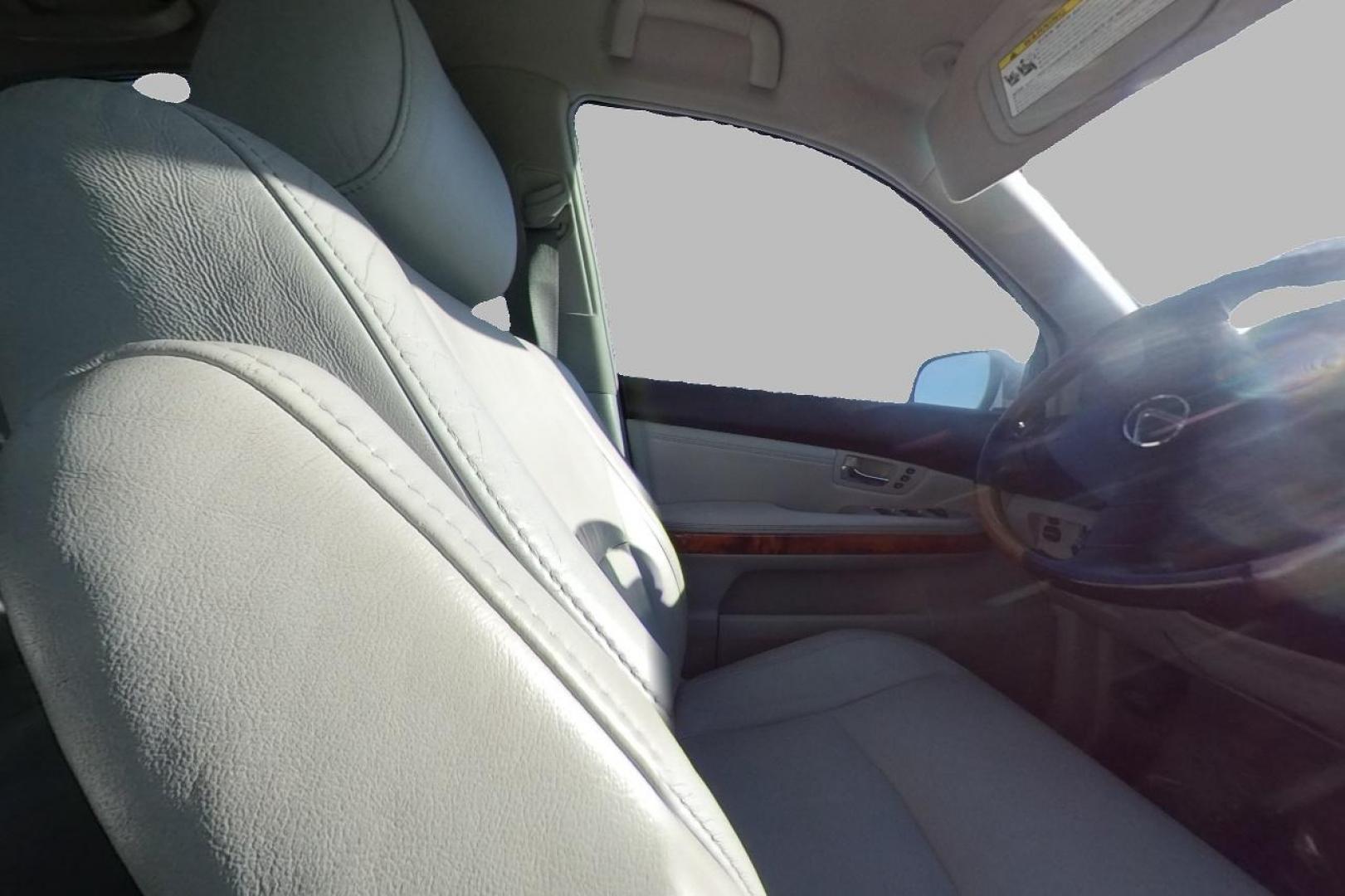 2009 Silver Lexus RX 350 AWD (2T2HK31U09C) with an 3.5L V6 DOHC 24V engine, 5-Speed Automatic Overdrive transmission, located at 767 S State Road, Pleasant Grove, UT, 84062, (801) 785-1058, 40.354839, -111.736687 - Photo#19