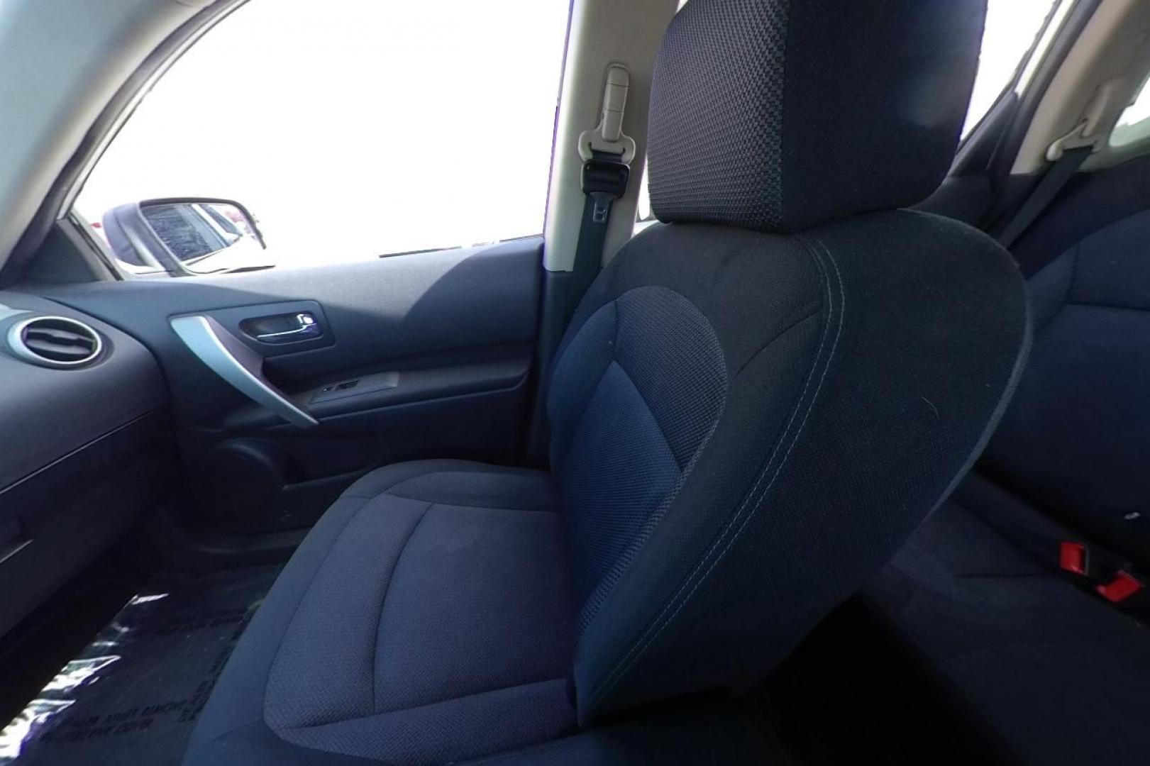 2009 Silver Nissan Rogue S 2WD (JN8AS58T49W) with an 2.5L L4 DOHC 16V engine, CVT transmission, located at 7755 State Street, Midvale, UT, 84047, (801) 753-9063, 40.610329, -111.890656 - Photo#15