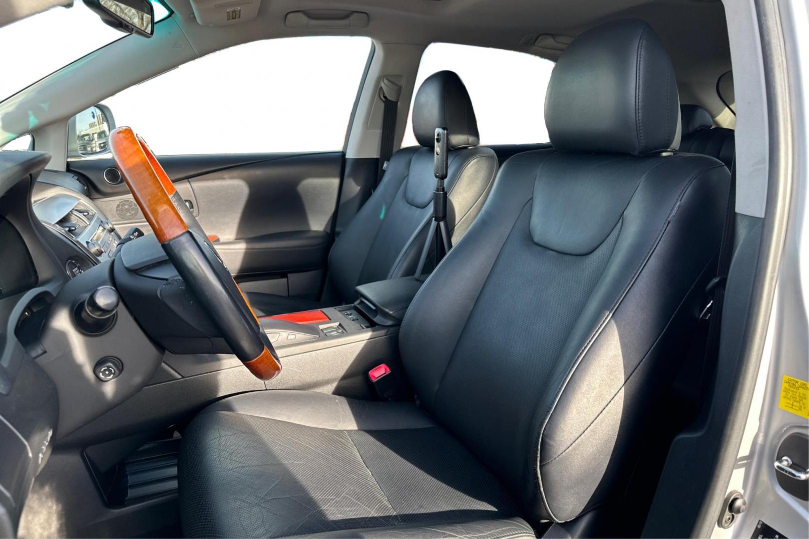2010 Silver Lexus RX 350 FWD (JTJZK1BA3A2) with an 3.5L V6 DOHC 24V engine, 5-Speed Automatic transmission, located at 7755 State Street, Midvale, UT, 84047, (801) 753-9063, 40.610329, -111.890656 - Photo#14