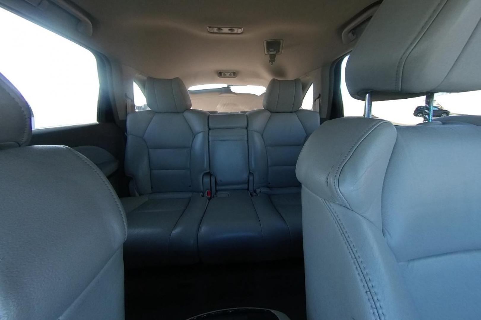 2011 White Acura MDX 6-Spd AT w/Tech Package (2HNYD2H66BH) with an 3.5L V6 SOHC 24V engine, 6-Speed Automatic transmission, located at 7755 State Street, Midvale, UT, 84047, (801) 753-9063, 40.610329, -111.890656 - Photo#18