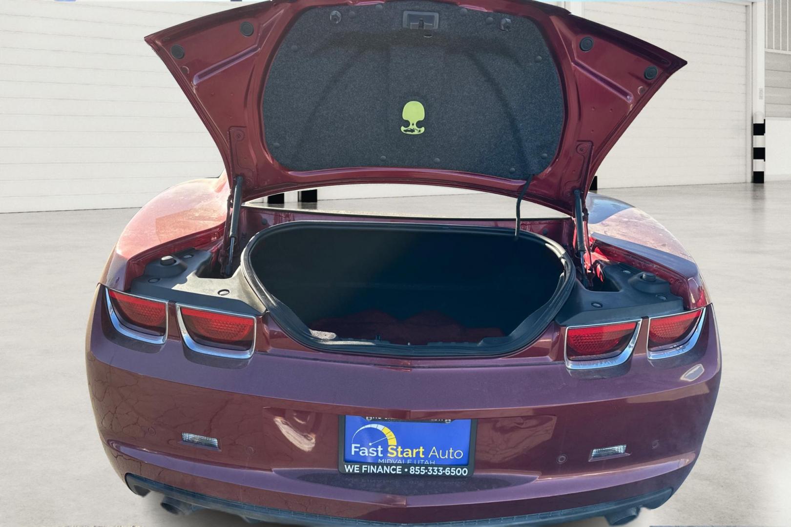 2011 Red Chevrolet Camaro LT2 Coupe (2G1FC1ED1B9) with an 3.6L V6 DOHC 24V engine, 6-Speed Automatic transmission, located at 7755 State Street, Midvale, UT, 84047, (801) 753-9063, 40.610329, -111.890656 - Photo#13