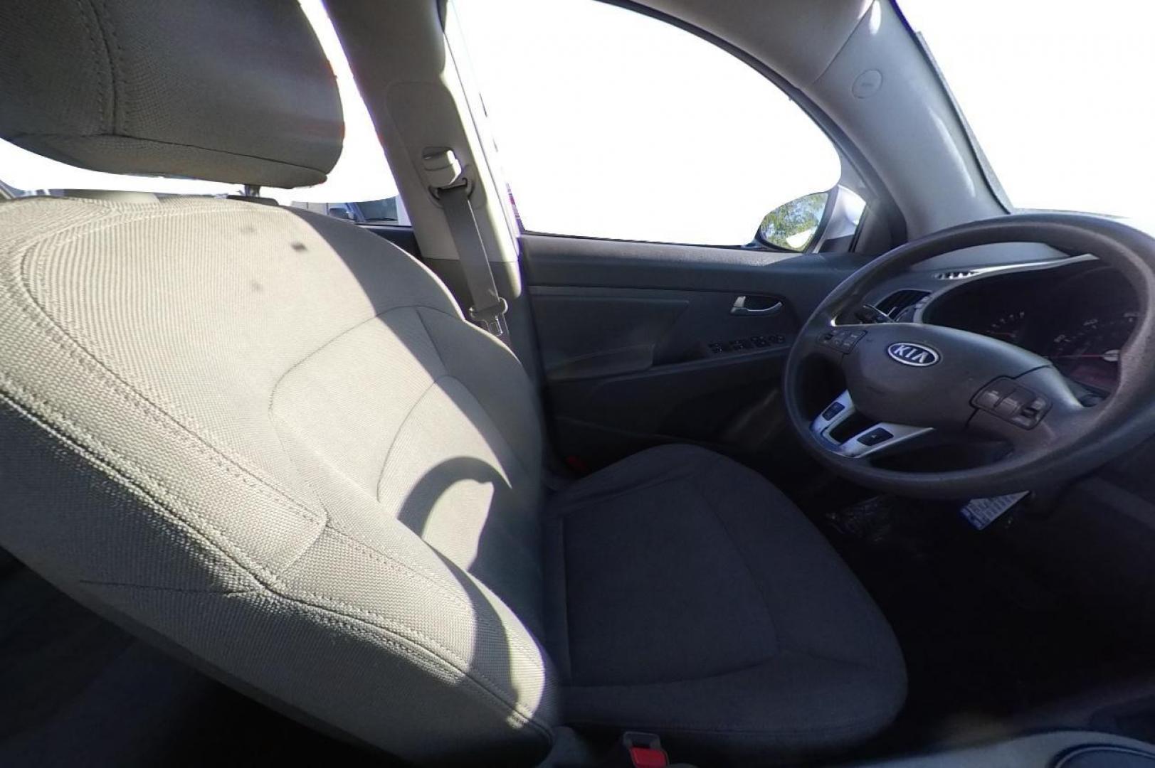 2011 Kia Sportage LX AWD (KNDPBCA28B7) with an 2.4L V6 DOHC 24V engine, Automatic, 6-Spd w/Overdrive and Sportmatic transmission, located at 767 S State Road, Pleasant Grove, UT, 84062, (801) 785-1058, 40.354839, -111.736687 - Photo#14