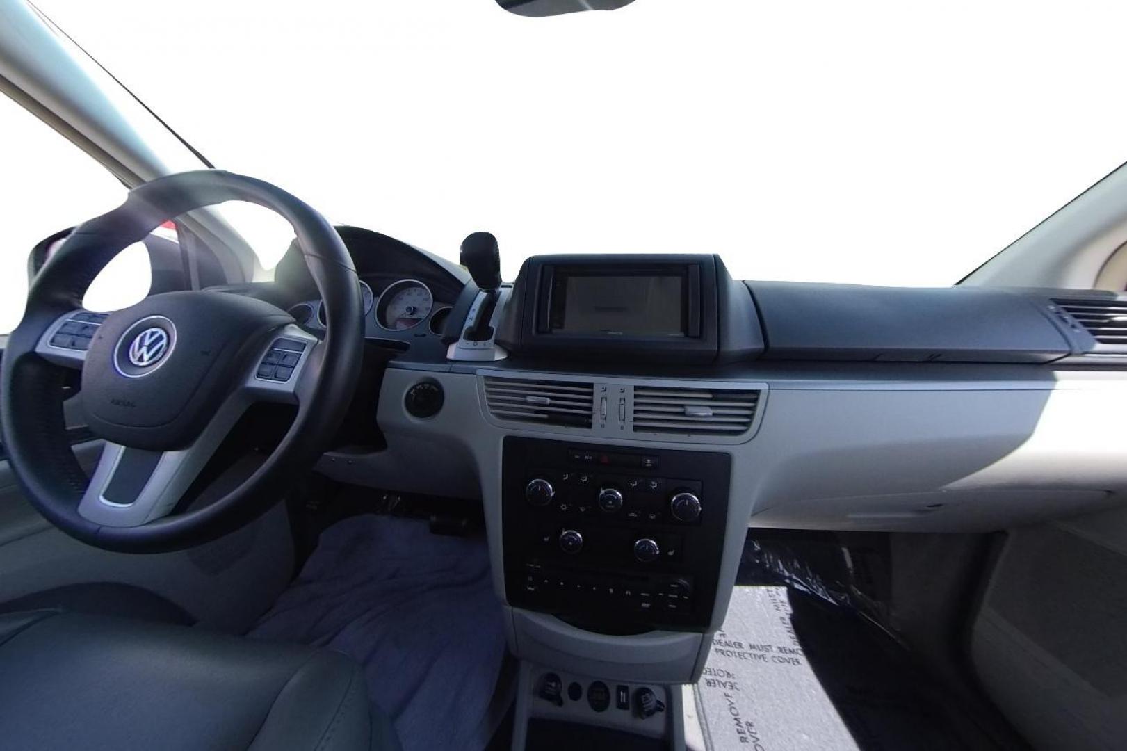 2011 White Volkswagen Routan SE (2V4RW3DG8BR) with an 3.6L V6 DOHC 24V engine, 6-Speed Automatic transmission, located at 344 S Washington Blvd, Ogden, UT, 84404, (801) 399-1799, 41.255482, -111.970848 - Photo#12