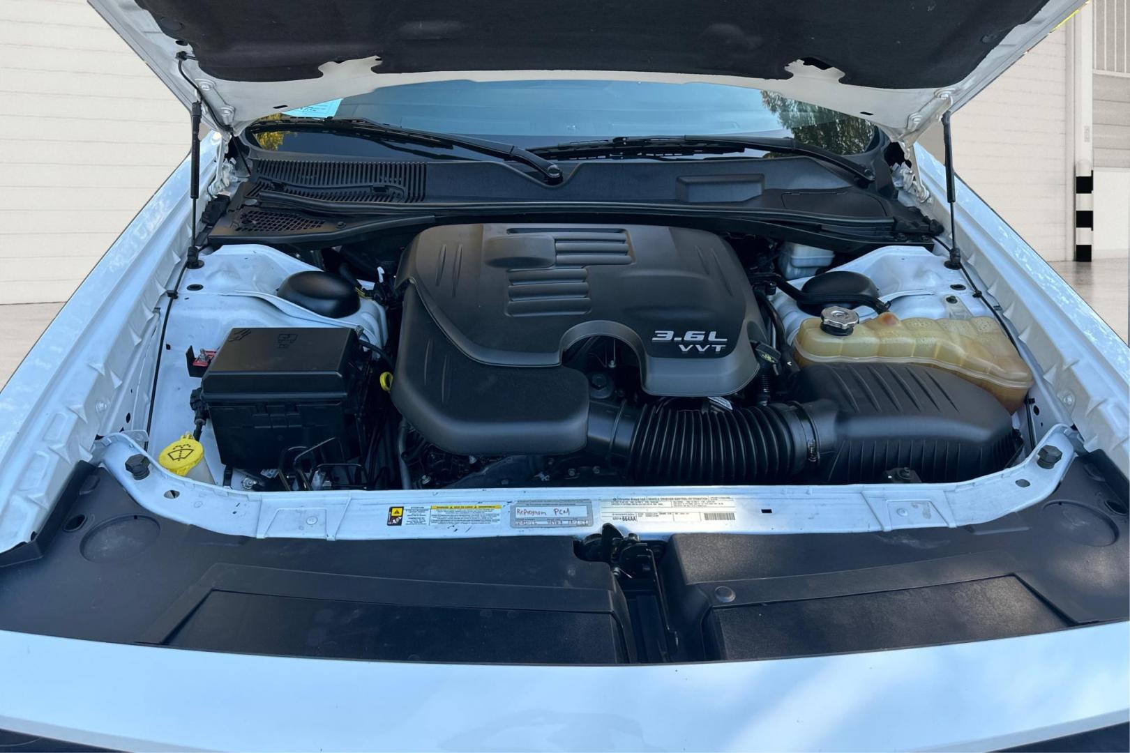 2012 White Dodge Challenger SXT (2C3CDYAG7CH) with an 3.6L V6 DOHC 24V engine, 4-Speed Automatic transmission, located at 767 S State Road, Pleasant Grove, UT, 84062, (801) 785-1058, 40.354839, -111.736687 - Photo#8