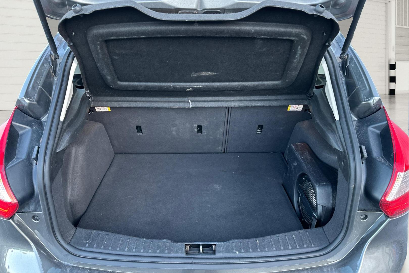 2012 Gray Ford Focus SEL (1FAHP3M24CL) with an 2.0L L4 DOHC 16V engine, 6-Speed Automatic transmission, located at 767 S State Road, Pleasant Grove, UT, 84062, (801) 785-1058, 40.354839, -111.736687 - Photo#13