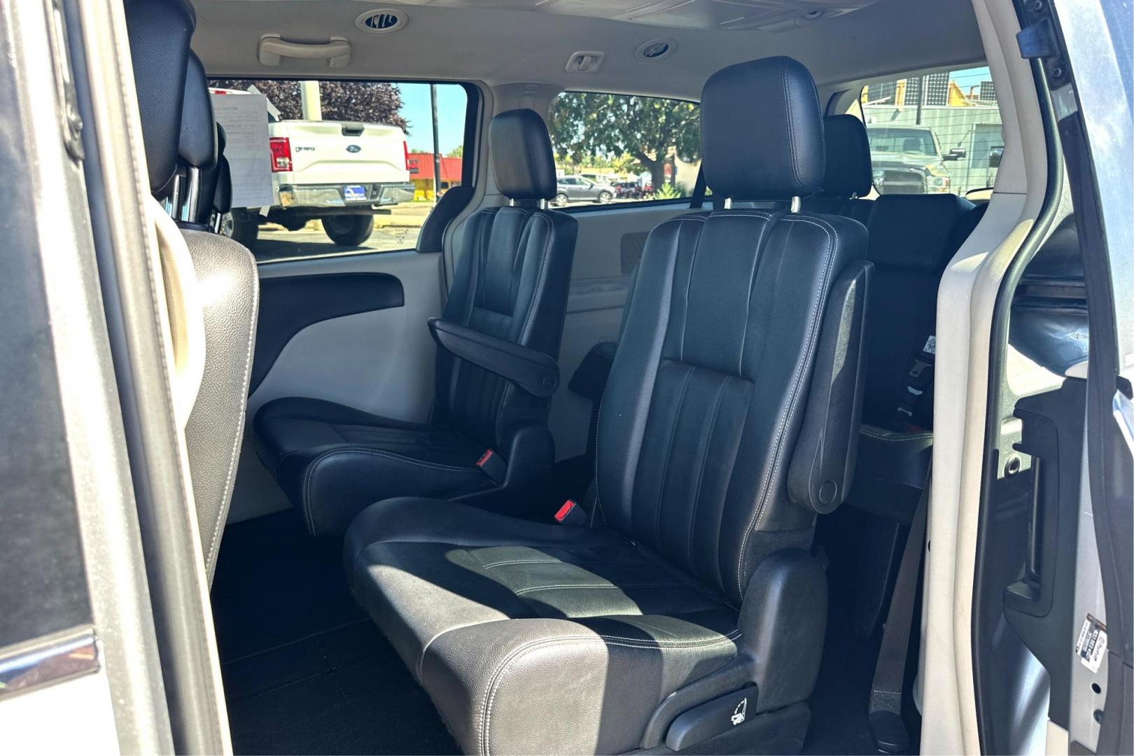 2013 Silver Chrysler Town and Country Touring (2C4RC1BG6DR) with an 3.6L V6 DOHC 24V engine, 6-Speed Automatic transmission, located at 7755 State Street, Midvale, UT, 84047, (801) 753-9063, 40.610329, -111.890656 - Photo#11