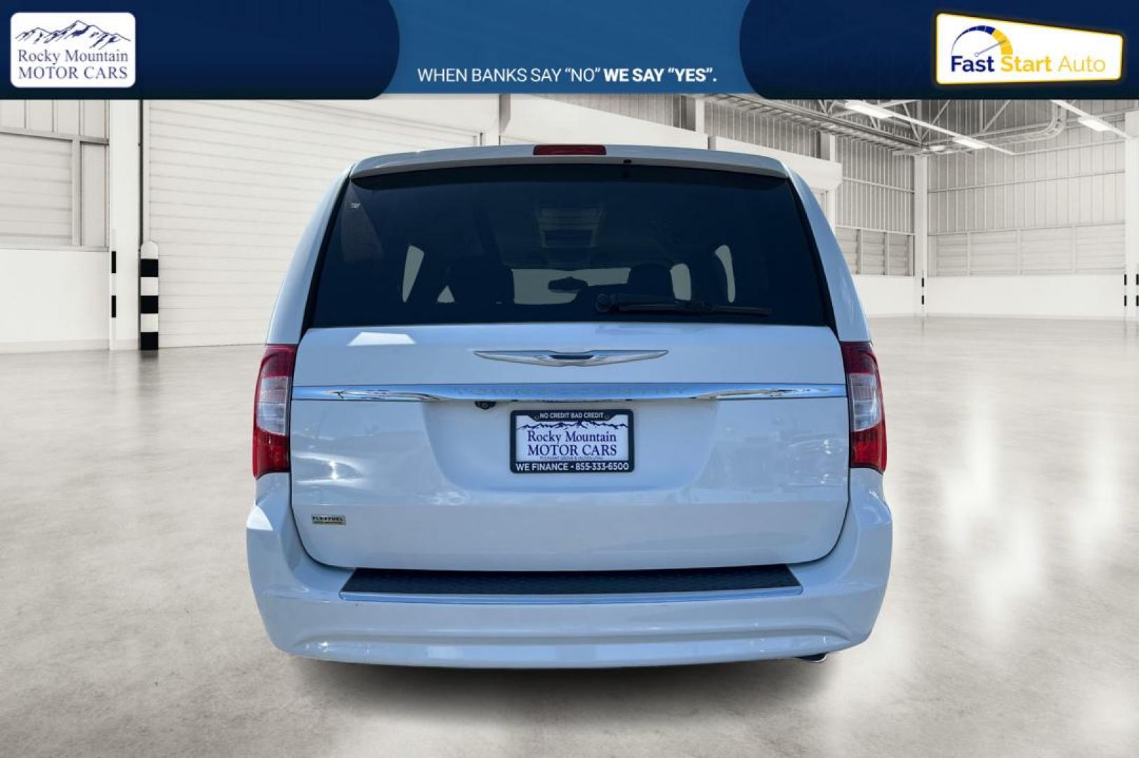 2013 White Chrysler Town and Country Touring (2C4RC1BG4DR) with an 3.6L V6 DOHC 24V engine, 6-Speed Automatic transmission, located at 7755 State Street, Midvale, UT, 84047, (801) 753-9063, 40.610329, -111.890656 - Photo#4