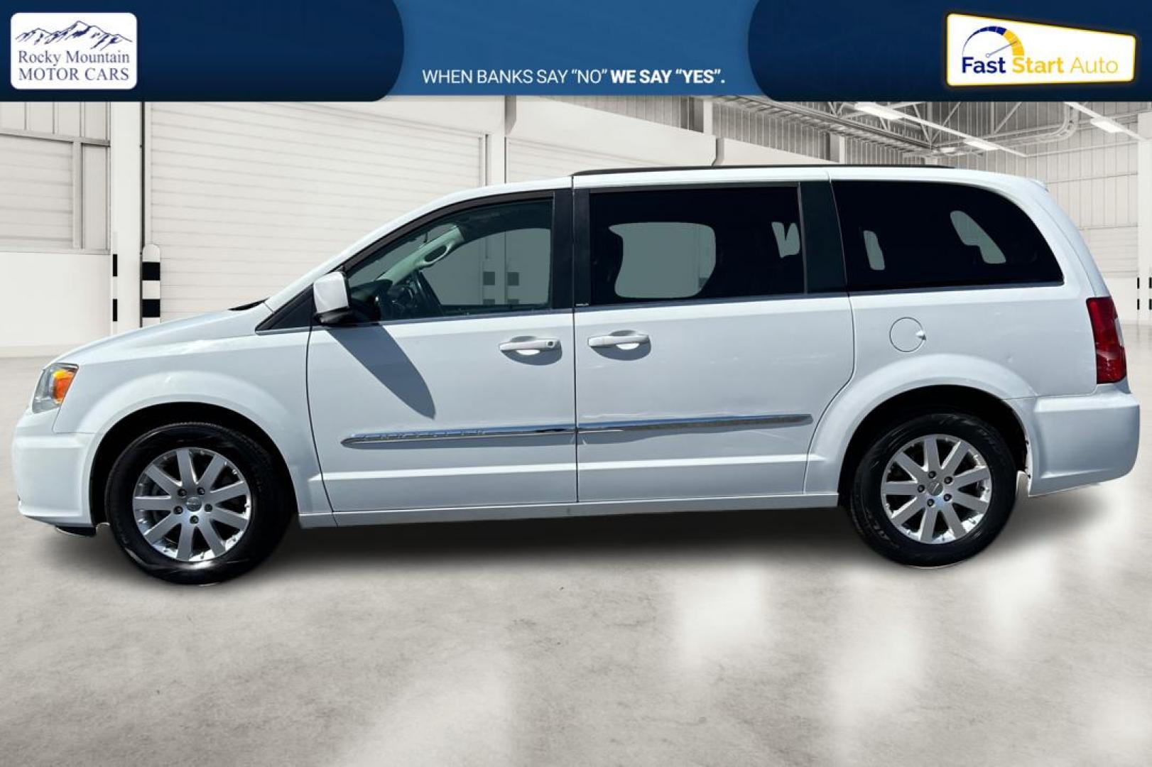 2013 White Chrysler Town and Country Touring (2C4RC1BG4DR) with an 3.6L V6 DOHC 24V engine, 6-Speed Automatic transmission, located at 7755 State Street, Midvale, UT, 84047, (801) 753-9063, 40.610329, -111.890656 - Photo#6