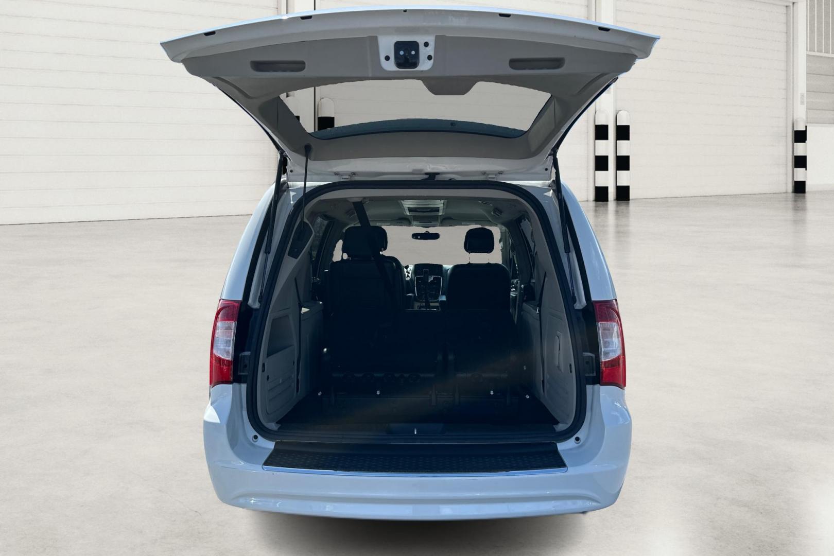 2013 White Chrysler Town and Country Touring (2C4RC1BG4DR) with an 3.6L V6 DOHC 24V engine, 6-Speed Automatic transmission, located at 7755 State Street, Midvale, UT, 84047, (801) 753-9063, 40.610329, -111.890656 - Photo#13