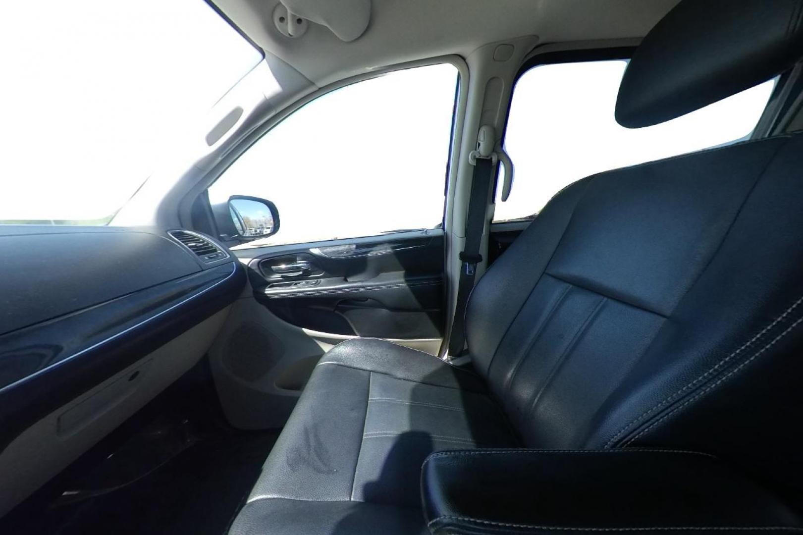 2013 White Chrysler Town and Country Touring (2C4RC1BG4DR) with an 3.6L V6 DOHC 24V engine, 6-Speed Automatic transmission, located at 7755 State Street, Midvale, UT, 84047, (801) 753-9063, 40.610329, -111.890656 - Photo#17