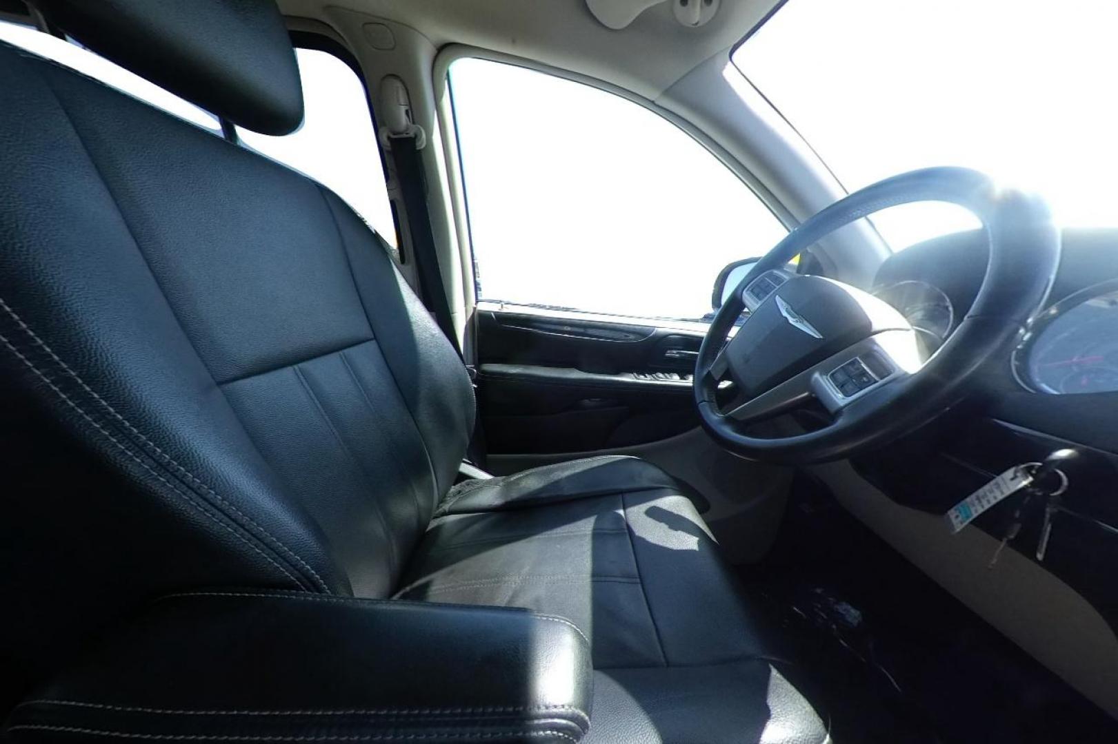 2013 White Chrysler Town and Country Touring (2C4RC1BG4DR) with an 3.6L V6 DOHC 24V engine, 6-Speed Automatic transmission, located at 7755 State Street, Midvale, UT, 84047, (801) 753-9063, 40.610329, -111.890656 - Photo#19