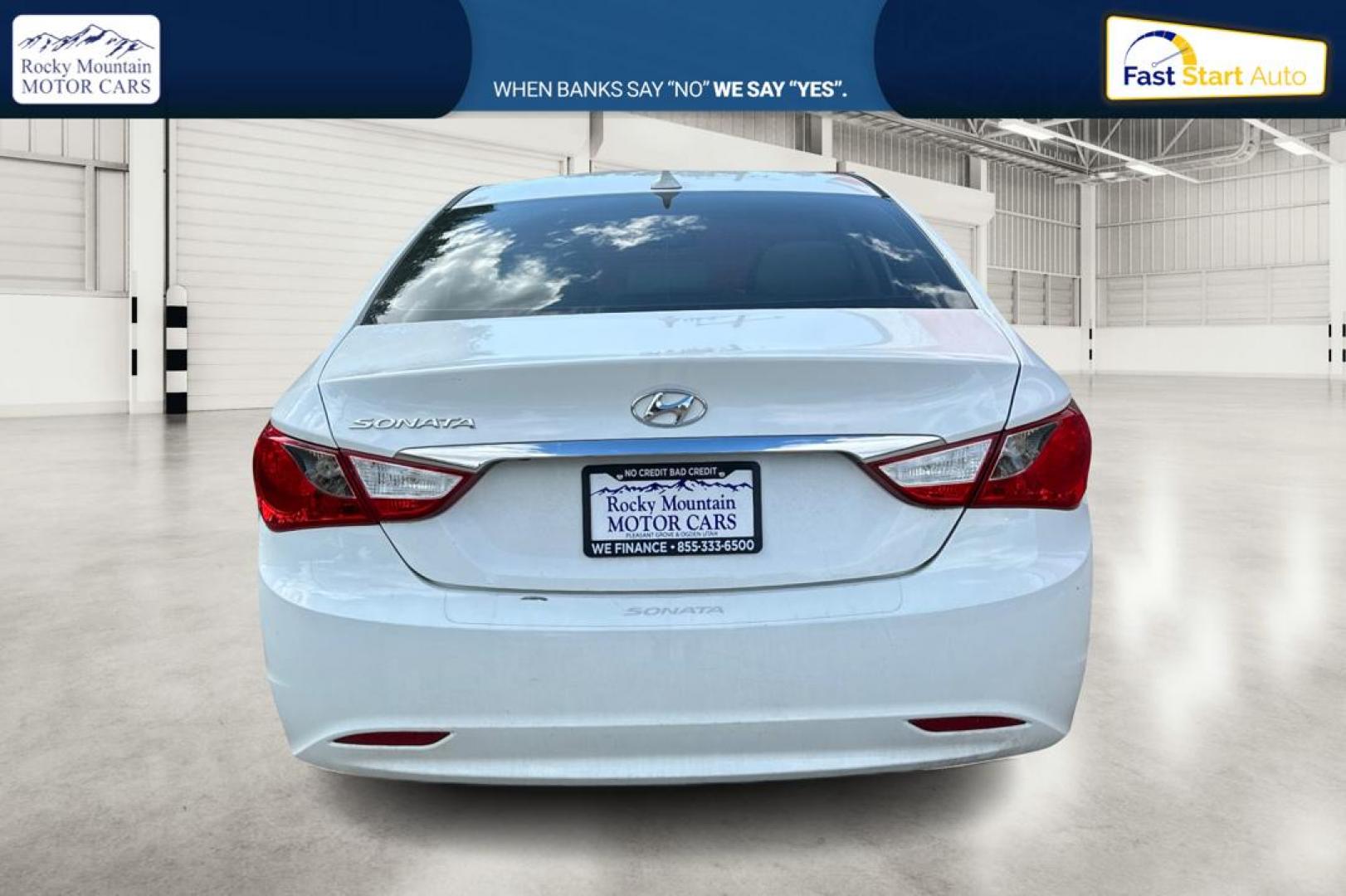 2013 White Hyundai Sonata GLS (5NPEB4AC4DH) with an 2.4L L4 DOHC 16V engine, 6-Speed Automatic transmission, located at 767 S State Road, Pleasant Grove, UT, 84062, (801) 785-1058, 40.354839, -111.736687 - Photo#4