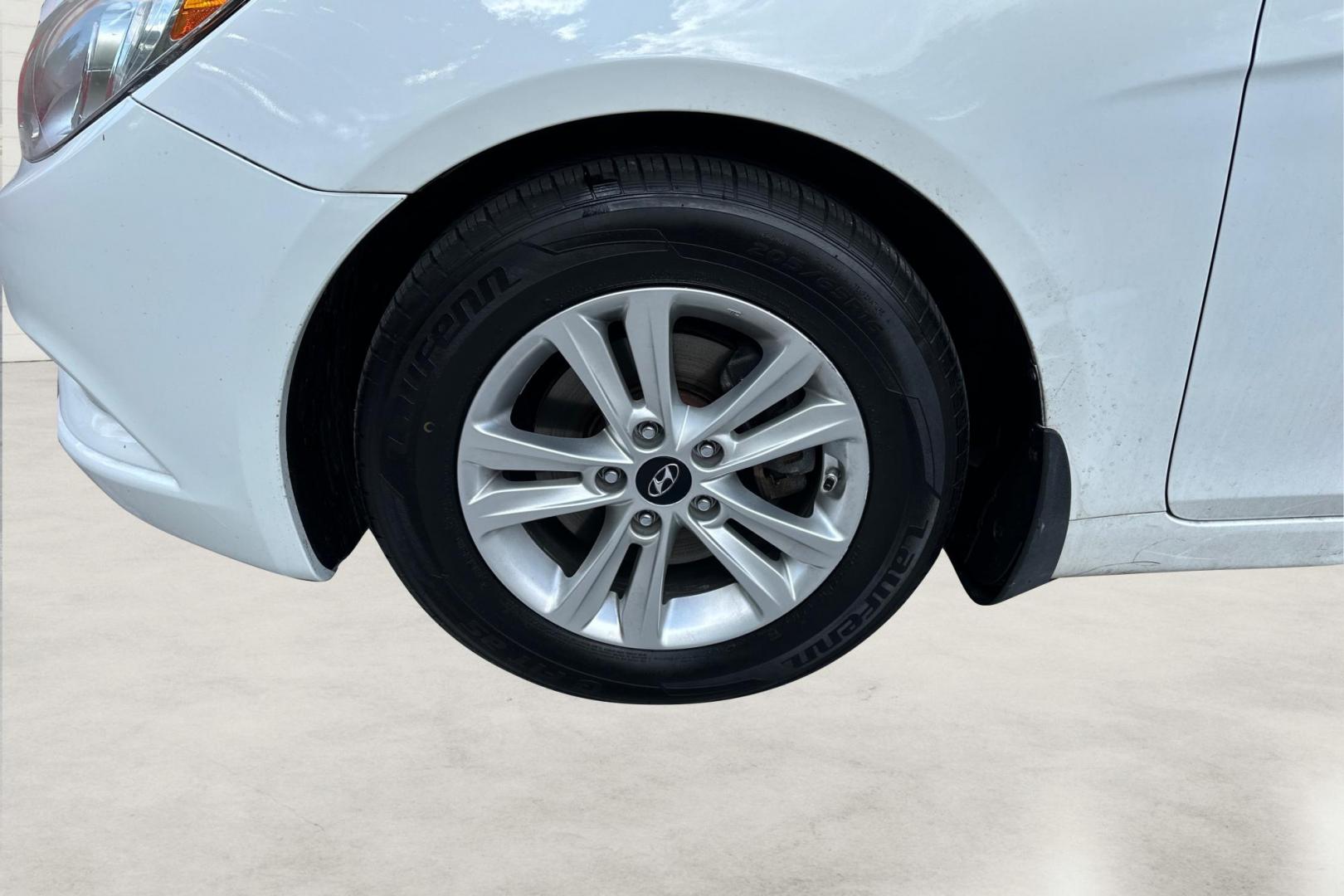 2013 White Hyundai Sonata GLS (5NPEB4AC4DH) with an 2.4L L4 DOHC 16V engine, 6-Speed Automatic transmission, located at 767 S State Road, Pleasant Grove, UT, 84062, (801) 785-1058, 40.354839, -111.736687 - Photo#12