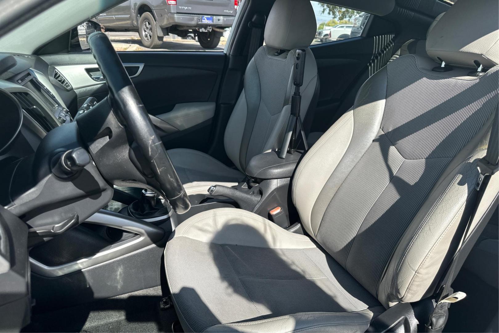 2013 White Hyundai Veloster Base (KMHTC6AD4DU) with an 1.6L L4 DOHC 16V engine, Auto, 6-Spd EcoShft DCT transmission, located at 7755 State Street, Midvale, UT, 84047, (801) 753-9063, 40.610329, -111.890656 - Photo#14
