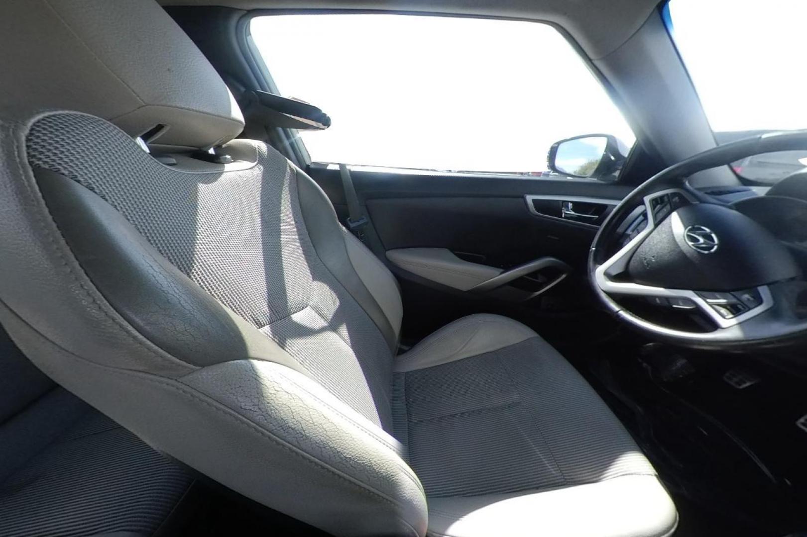 2013 White Hyundai Veloster Base (KMHTC6AD4DU) with an 1.6L L4 DOHC 16V engine, Auto, 6-Spd EcoShft DCT transmission, located at 7755 State Street, Midvale, UT, 84047, (801) 753-9063, 40.610329, -111.890656 - Photo#19