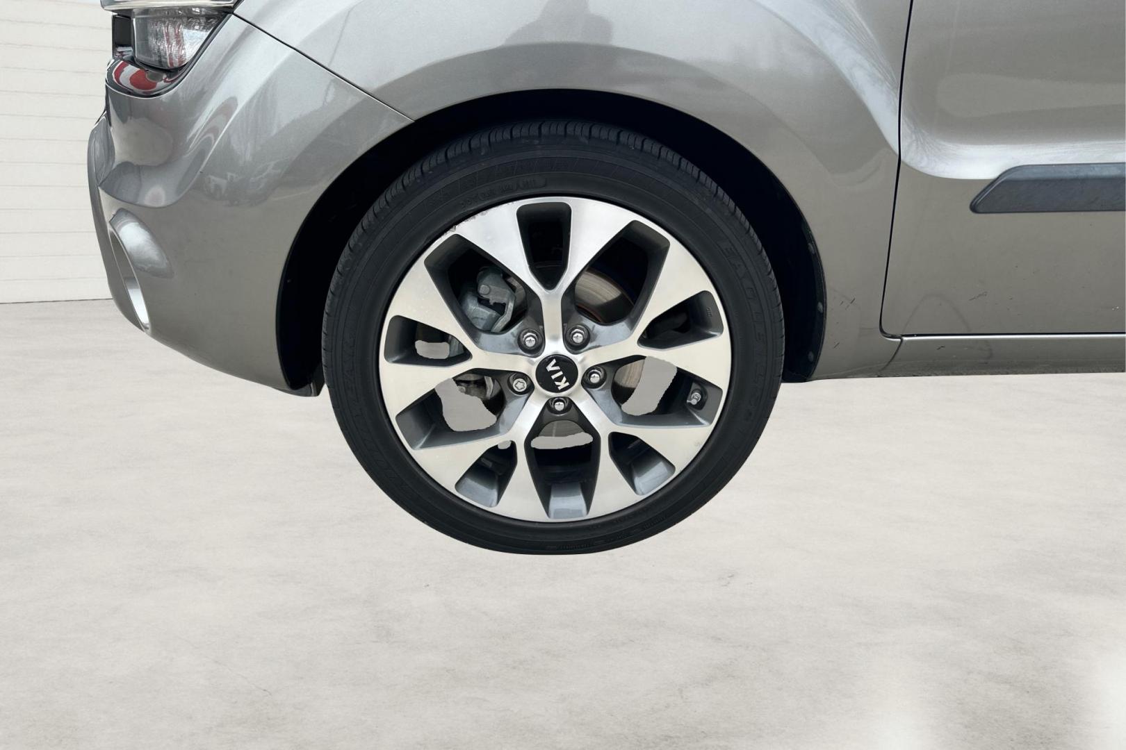 2013 Silver Kia Soul ! (KNDJT2A61D7) with an 2.0L L4 DOHC 16V engine, Automatic, 6-Spd transmission, located at 767 S State Road, Pleasant Grove, UT, 84062, (801) 785-1058, 40.354839, -111.736687 - Photo#12