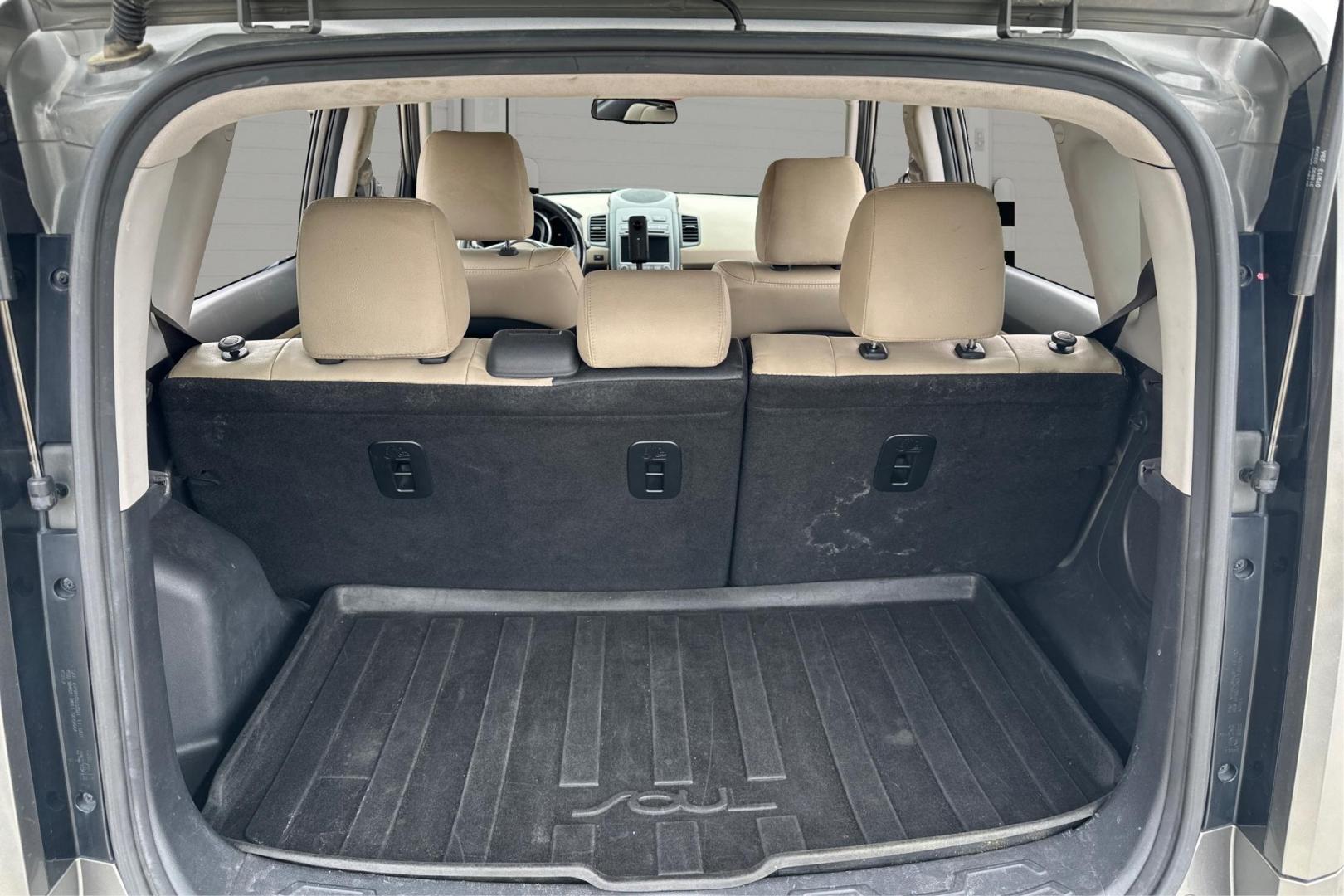 2013 Silver Kia Soul ! (KNDJT2A61D7) with an 2.0L L4 DOHC 16V engine, Automatic, 6-Spd transmission, located at 767 S State Road, Pleasant Grove, UT, 84062, (801) 785-1058, 40.354839, -111.736687 - Photo#13