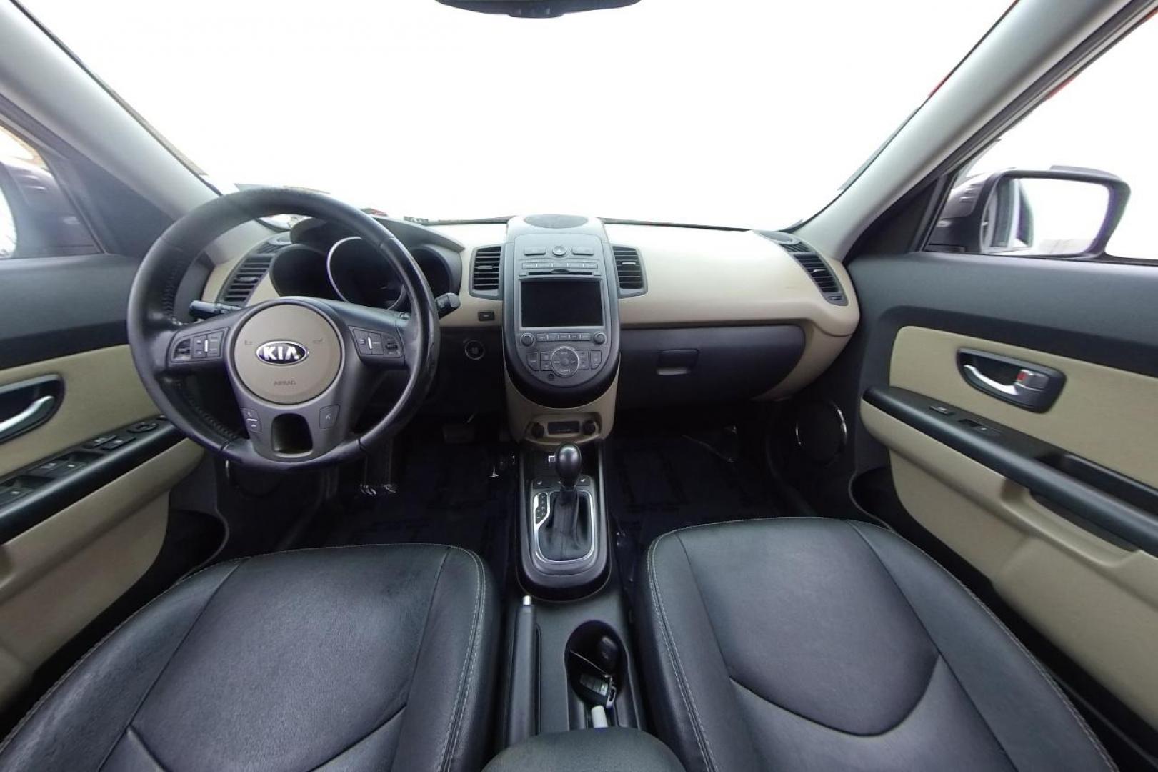 2013 Silver Kia Soul ! (KNDJT2A61D7) with an 2.0L L4 DOHC 16V engine, Automatic, 6-Spd transmission, located at 767 S State Road, Pleasant Grove, UT, 84062, (801) 785-1058, 40.354839, -111.736687 - Photo#14