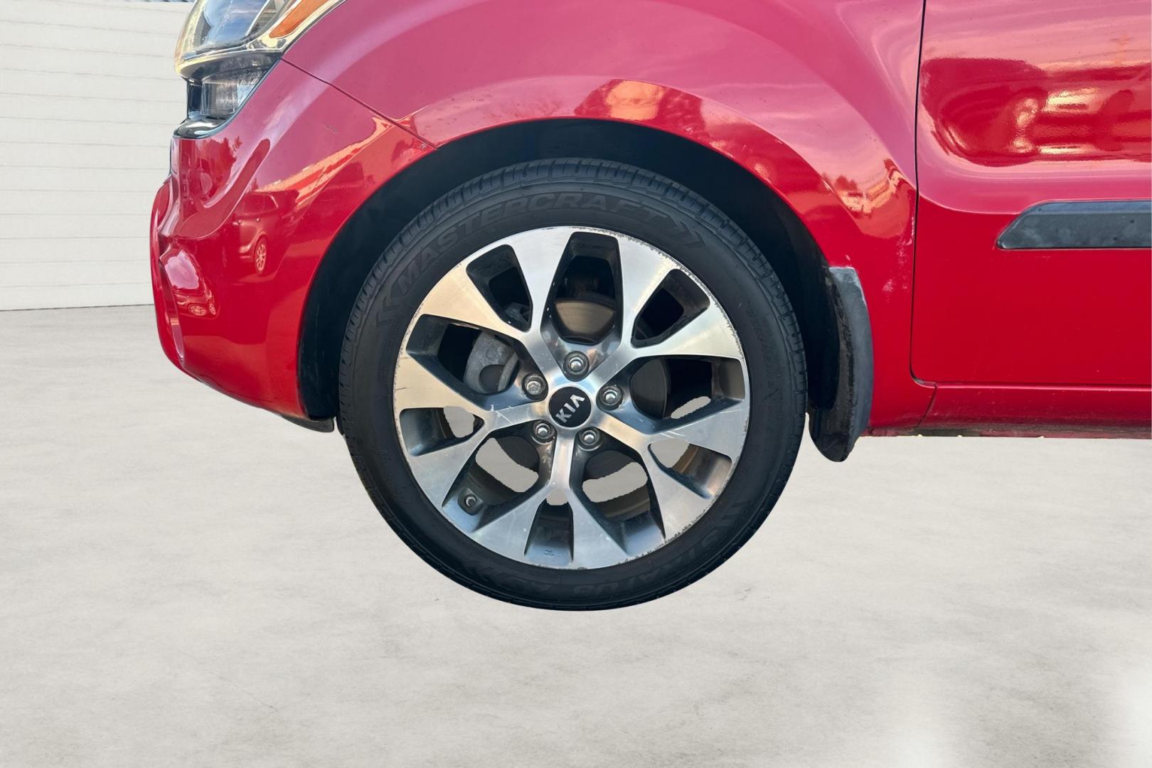 2013 Red Kia Soul ! (KNDJT2A69D7) with an 2.0L L4 DOHC 16V engine, Automatic, 6-Spd transmission, located at 7755 State Street, Midvale, UT, 84047, (801) 753-9063, 40.610329, -111.890656 - Photo#12