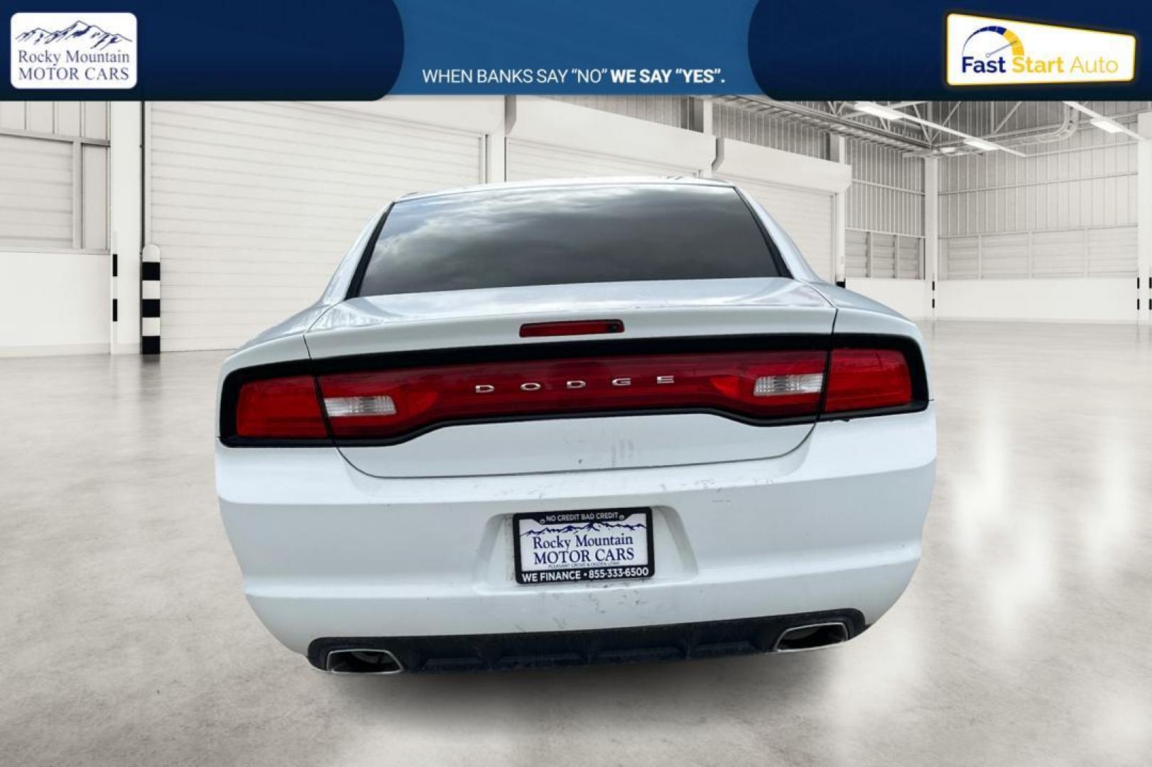 2014 White Dodge Charger SE (2C3CDXBG4EH) with an 3.6L V6 DOHC 24V engine, 5-Speed Automatic transmission, located at 7755 State Street, Midvale, UT, 84047, (801) 753-9063, 40.610329, -111.890656 - Photo#4
