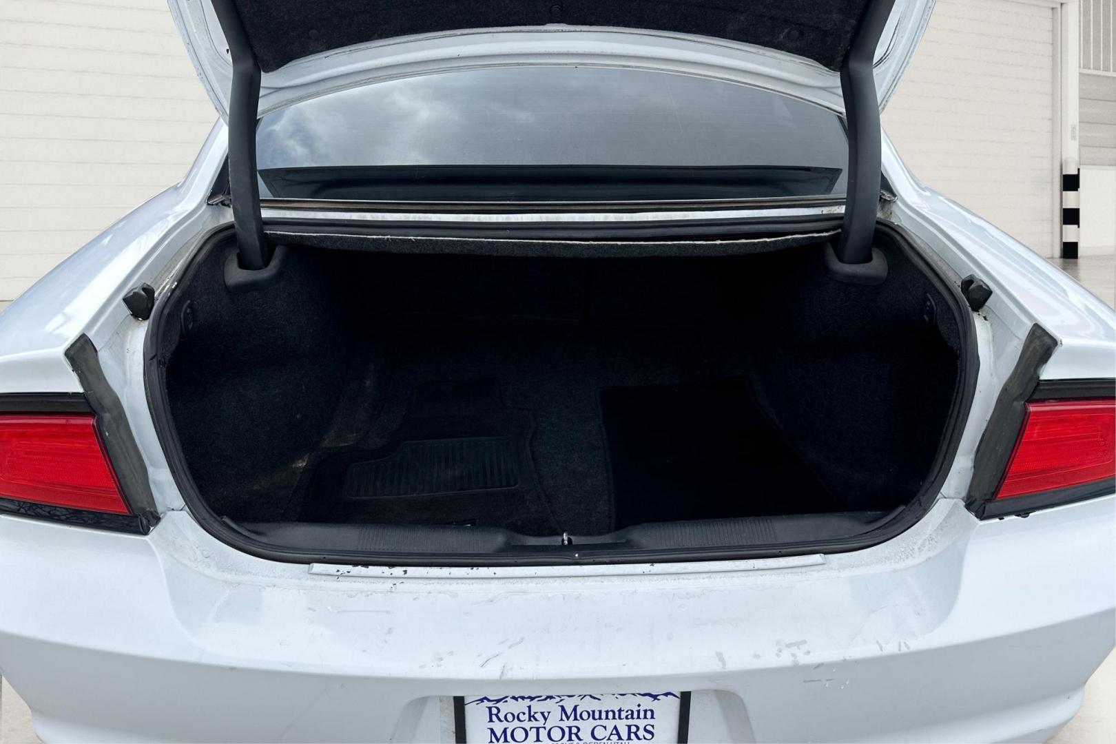 2014 White Dodge Charger SE (2C3CDXBG4EH) with an 3.6L V6 DOHC 24V engine, 5-Speed Automatic transmission, located at 7755 State Street, Midvale, UT, 84047, (801) 753-9063, 40.610329, -111.890656 - Photo#13