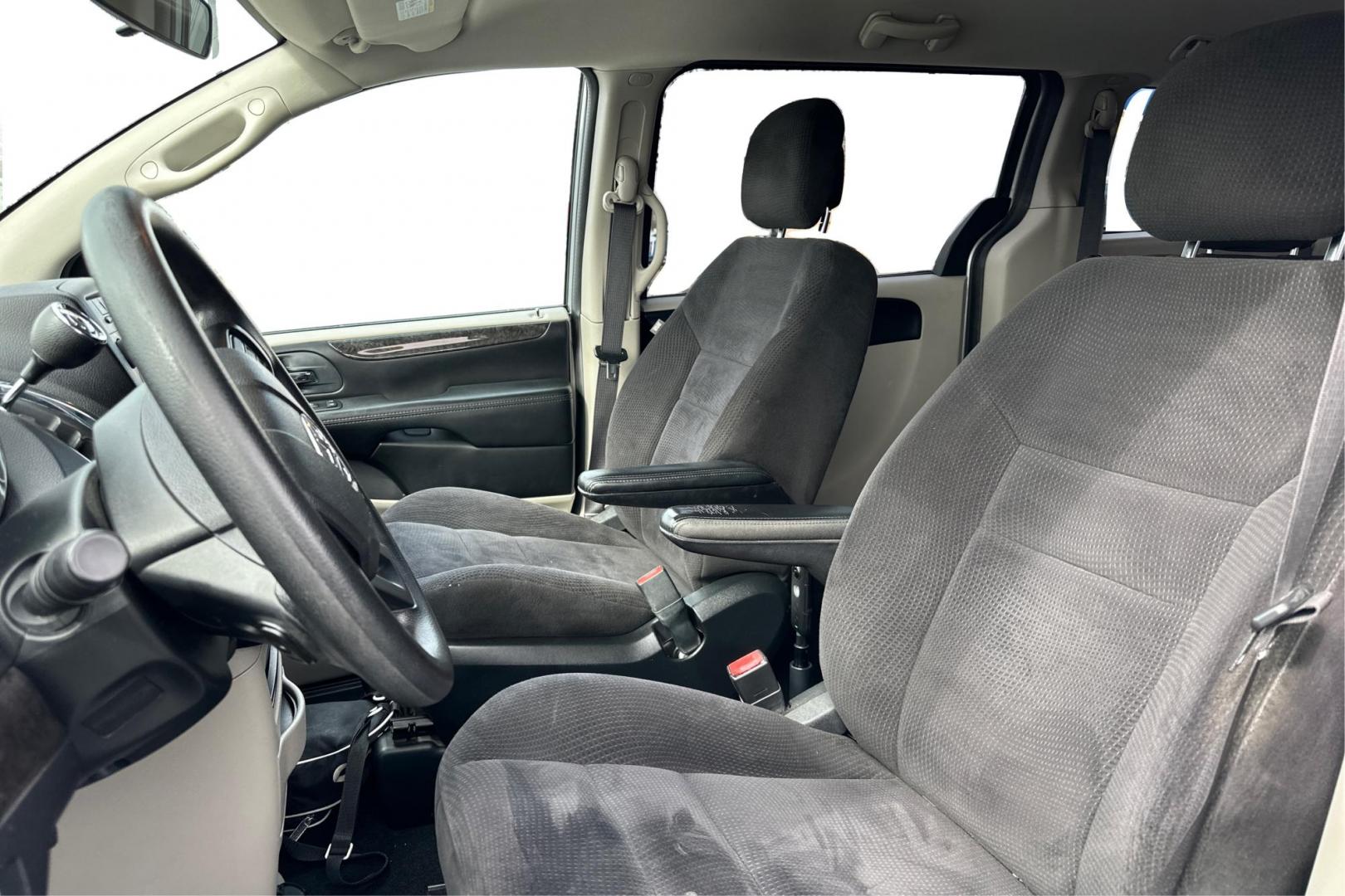 2014 Silver Dodge Grand Caravan SE (2C4RDGBG8ER) with an 3.6L V6 DOHC 24V engine, 6-Speed Automatic transmission, located at 344 S Washington Blvd, Ogden, UT, 84404, (801) 399-1799, 41.255482, -111.970848 - Photo#14
