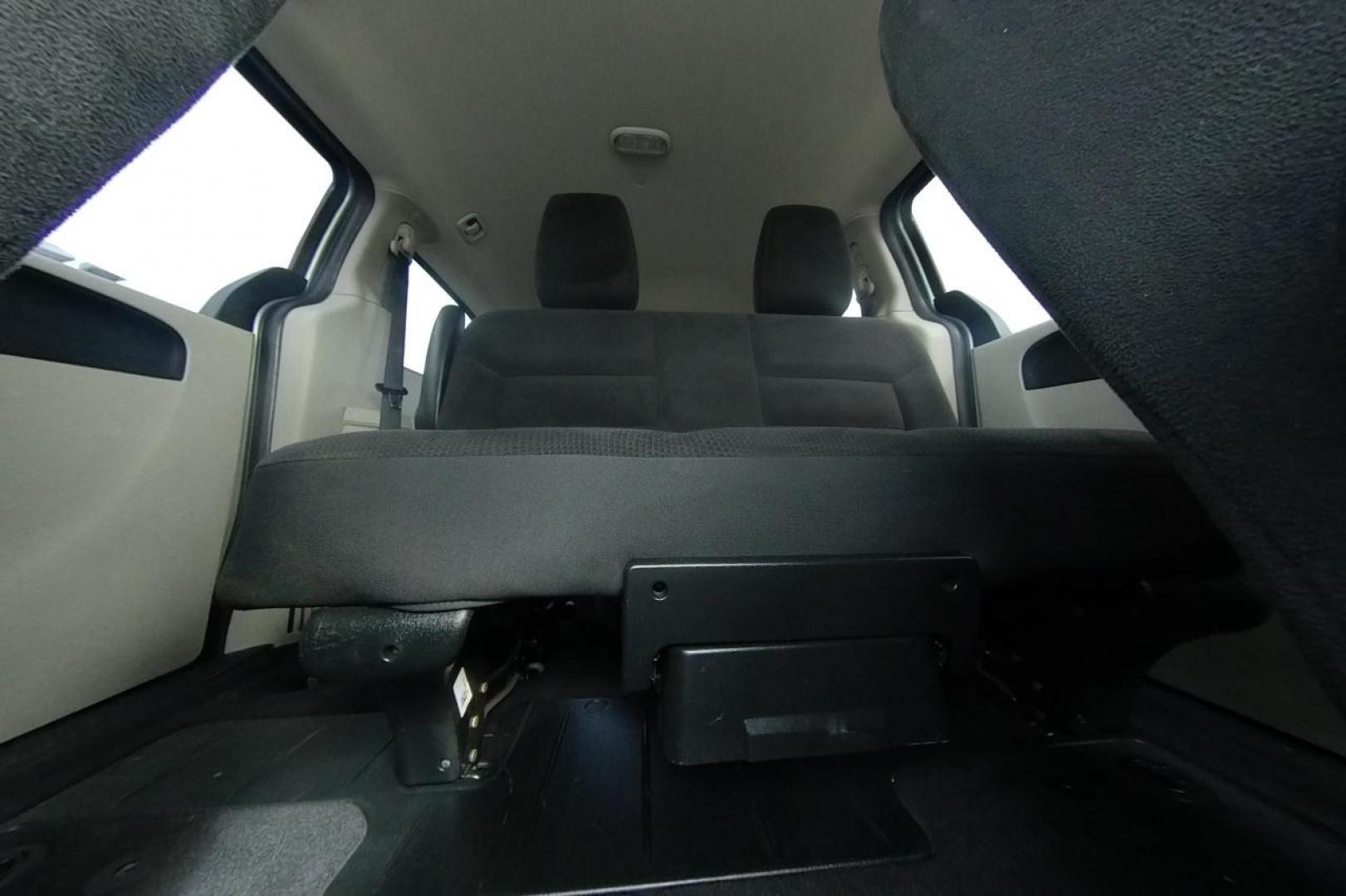 2014 Silver Dodge Grand Caravan SE (2C4RDGBG8ER) with an 3.6L V6 DOHC 24V engine, 6-Speed Automatic transmission, located at 344 S Washington Blvd, Ogden, UT, 84404, (801) 399-1799, 41.255482, -111.970848 - Photo#18