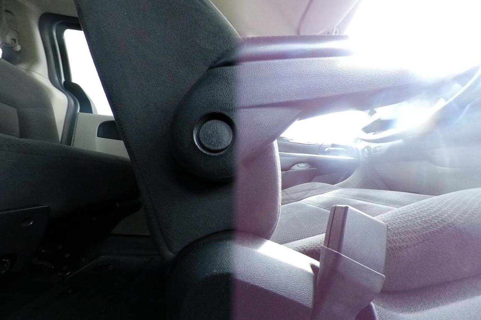 2014 Silver Dodge Grand Caravan SE (2C4RDGBG8ER) with an 3.6L V6 DOHC 24V engine, 6-Speed Automatic transmission, located at 344 S Washington Blvd, Ogden, UT, 84404, (801) 399-1799, 41.255482, -111.970848 - Photo#19