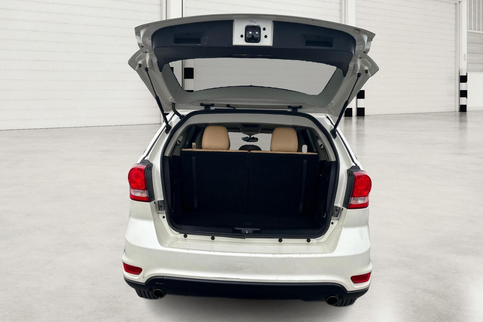2014 White Dodge Journey SXT (3C4PDCBG2ET) with an 3.6L V6 DOHC 24V engine, 6-Speed Automatic transmission, located at 7755 State Street, Midvale, UT, 84047, (801) 753-9063, 40.610329, -111.890656 - Photo#13