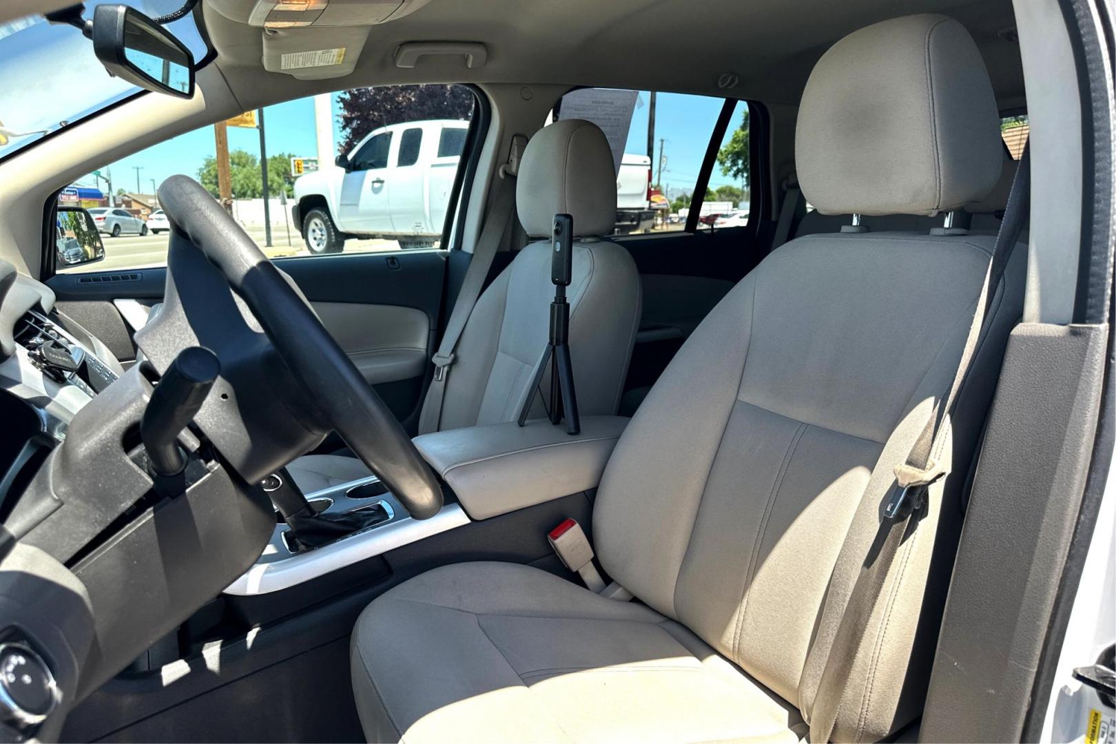 2014 White Ford Edge SE AWD (2FMDK4GCXEB) with an 3.5L V6 DOHC 24V engine, 6-Speed Automatic transmission, located at 767 S State Road, Pleasant Grove, UT, 84062, (801) 785-1058, 40.354839, -111.736687 - Photo#14