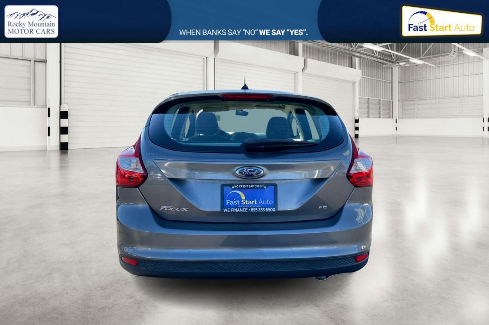 2014 Gray Ford Focus SE Hatch (1FADP3K23EL) with an 2.0L L4 DOHC 16V engine, Auto, 6-Spd Pwr/SelShift transmission, located at 7755 State Street, Midvale, UT, 84047, (801) 753-9063, 40.610329, -111.890656 - Photo#4