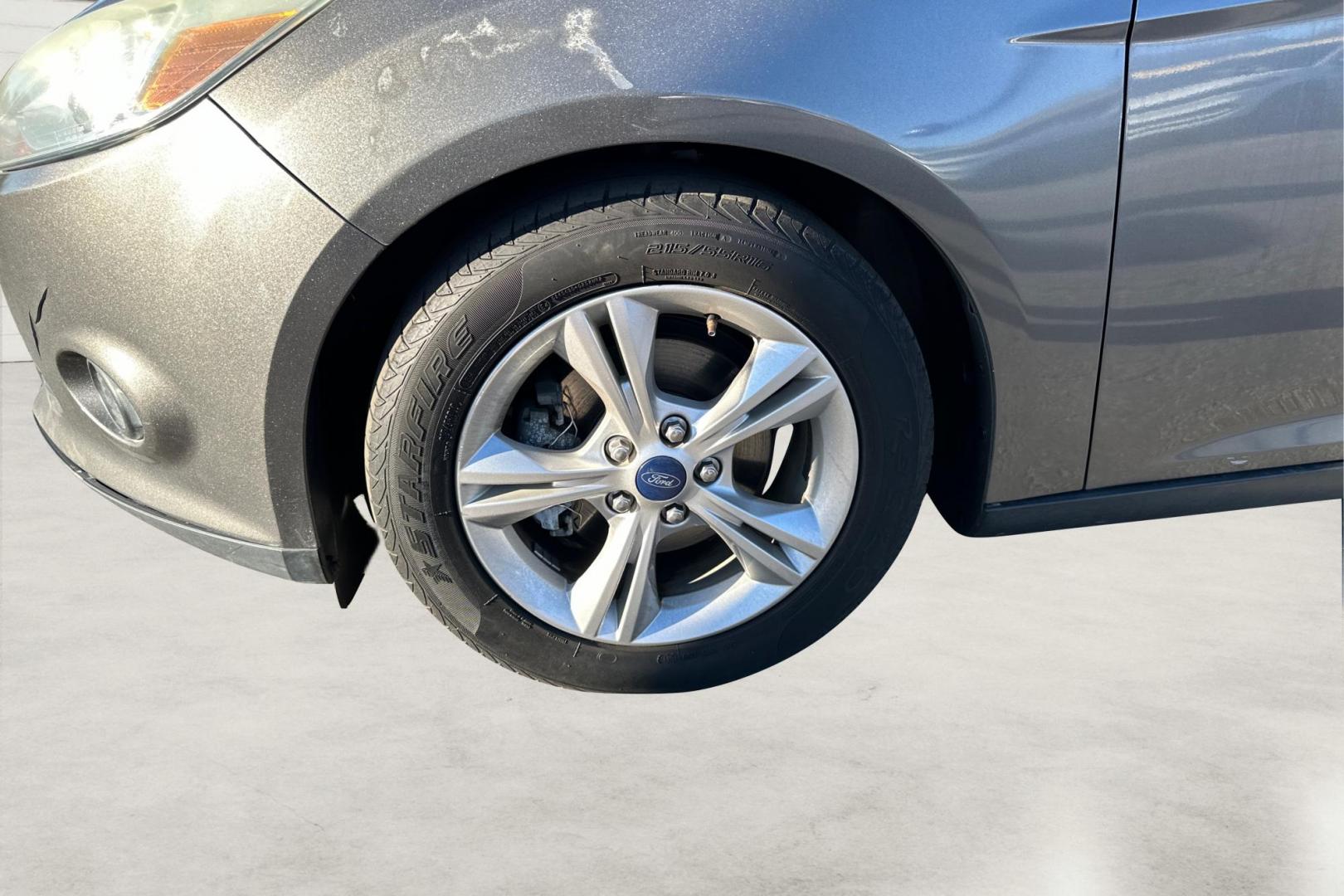 2014 Gray Ford Focus SE Hatch (1FADP3K23EL) with an 2.0L L4 DOHC 16V engine, Auto, 6-Spd Pwr/SelShift transmission, located at 7755 State Street, Midvale, UT, 84047, (801) 753-9063, 40.610329, -111.890656 - Photo#12