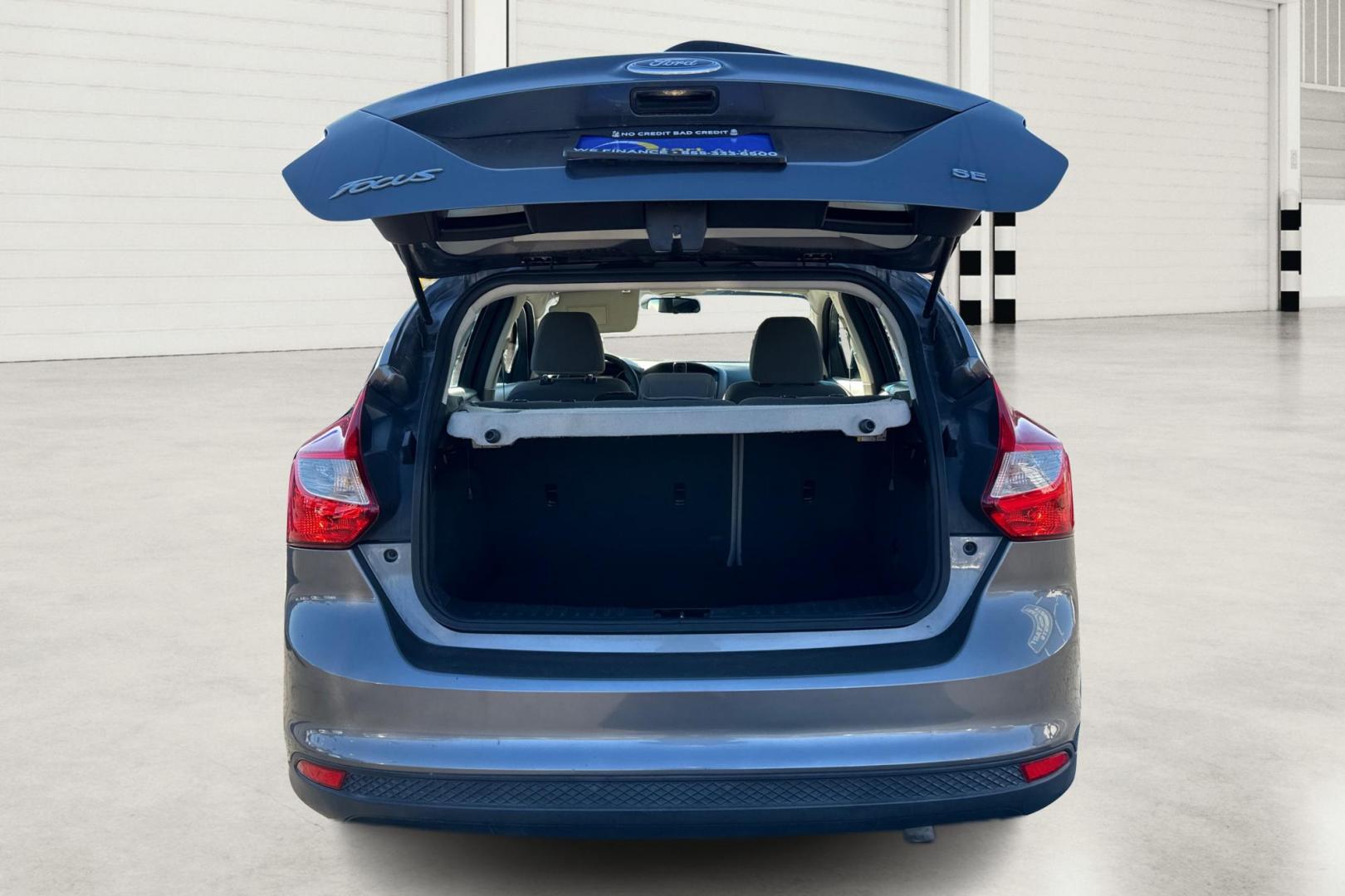 2014 Gray Ford Focus SE Hatch (1FADP3K23EL) with an 2.0L L4 DOHC 16V engine, Auto, 6-Spd Pwr/SelShift transmission, located at 7755 State Street, Midvale, UT, 84047, (801) 753-9063, 40.610329, -111.890656 - Photo#13