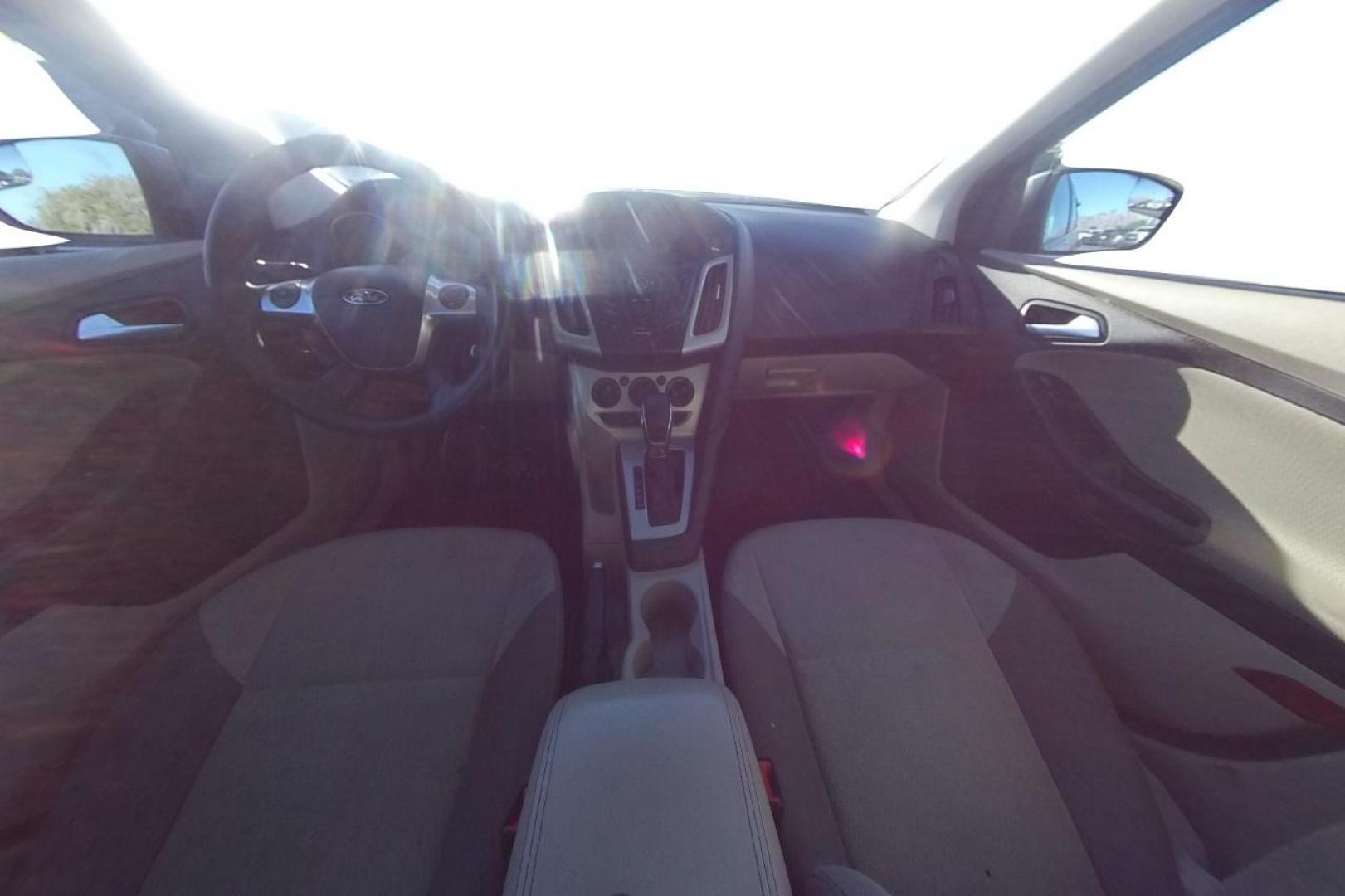 2014 Gray Ford Focus SE Hatch (1FADP3K23EL) with an 2.0L L4 DOHC 16V engine, Auto, 6-Spd Pwr/SelShift transmission, located at 7755 State Street, Midvale, UT, 84047, (801) 753-9063, 40.610329, -111.890656 - Photo#16