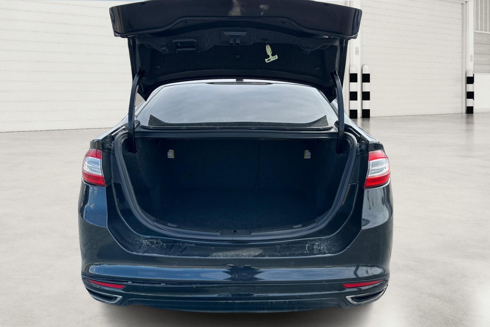2014 Black Ford Fusion SE (3FA6P0H94ER) with an 2.0L L4 DOHC 16V engine, Automatic, 6-Spd transmission, located at 767 S State Road, Pleasant Grove, UT, 84062, (801) 785-1058, 40.354839, -111.736687 - Photo#13