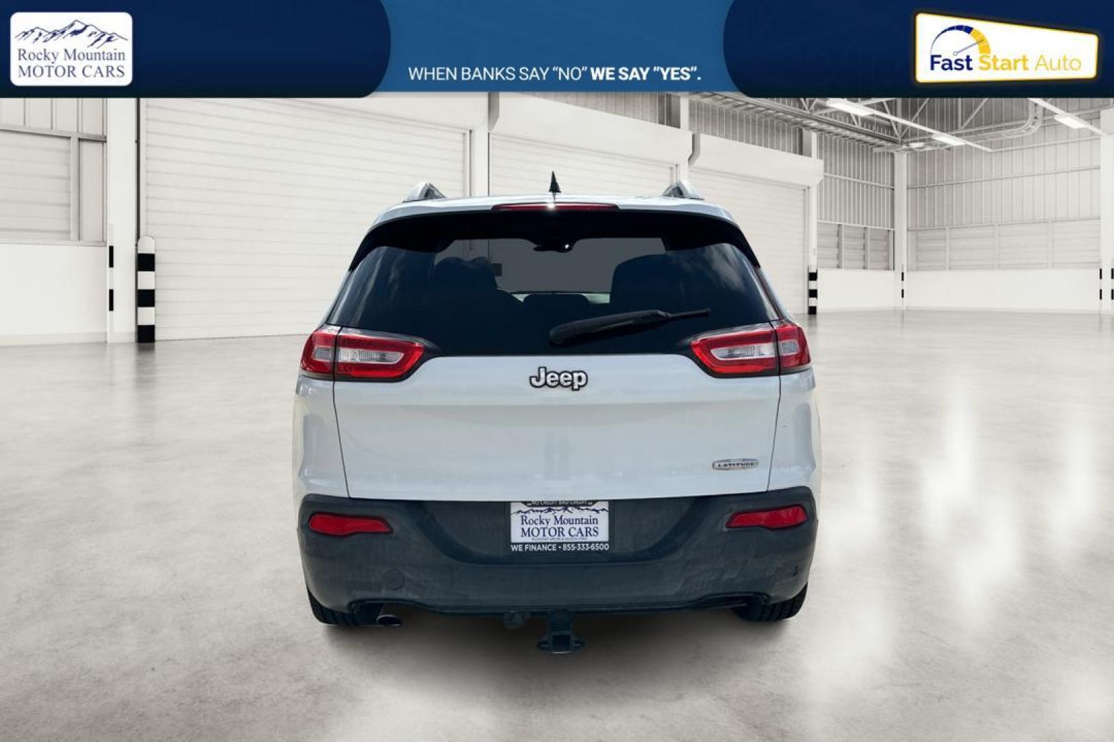 2014 White Jeep Cherokee Latitude FWD (1C4PJLCB5EW) with an 2.4L L4 DOHC 16V engine, 9-Speed Automatic transmission, located at 7755 State Street, Midvale, UT, 84047, (801) 753-9063, 40.610329, -111.890656 - Photo#4
