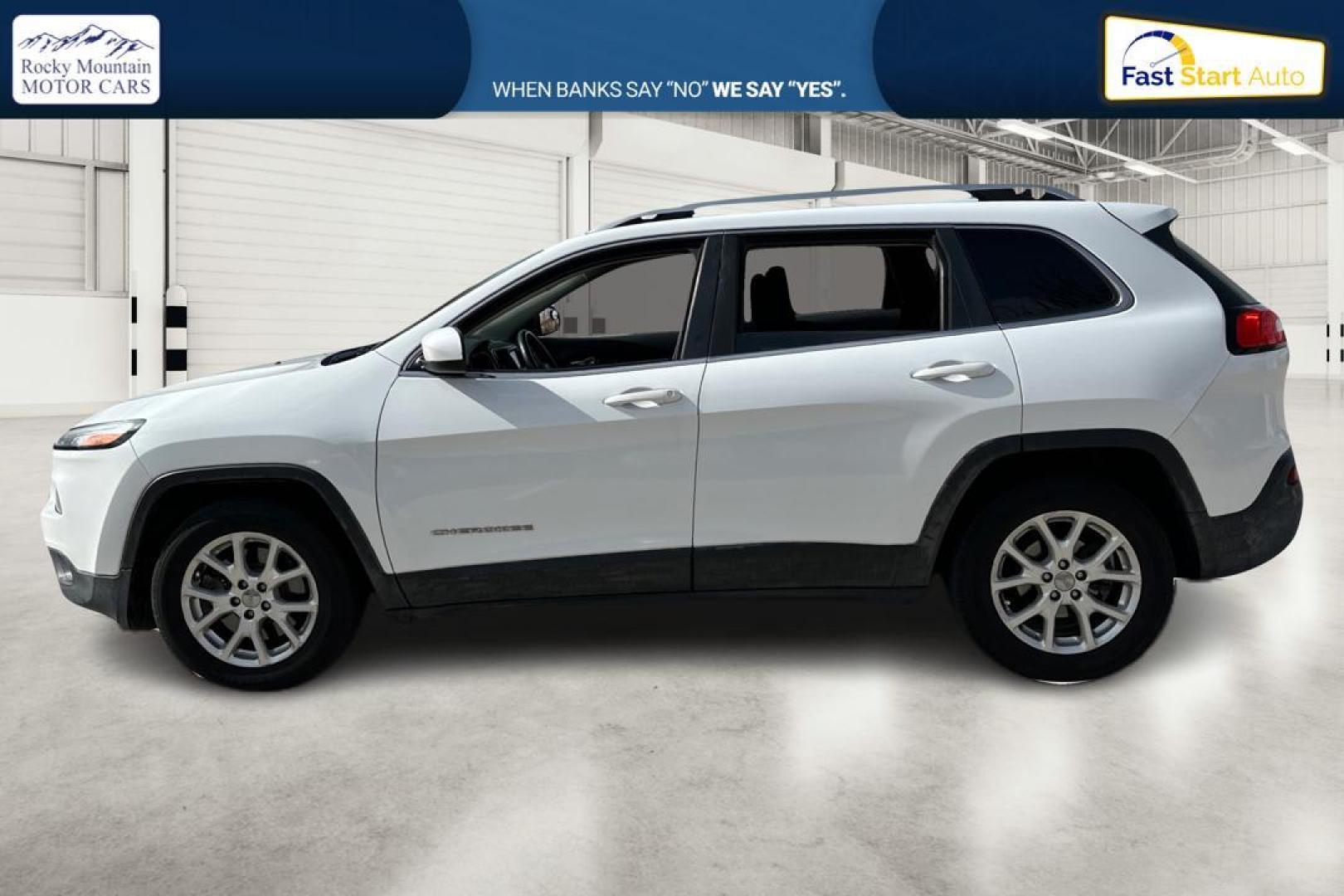 2014 White Jeep Cherokee Latitude FWD (1C4PJLCB5EW) with an 2.4L L4 DOHC 16V engine, 9-Speed Automatic transmission, located at 7755 State Street, Midvale, UT, 84047, (801) 753-9063, 40.610329, -111.890656 - Photo#6