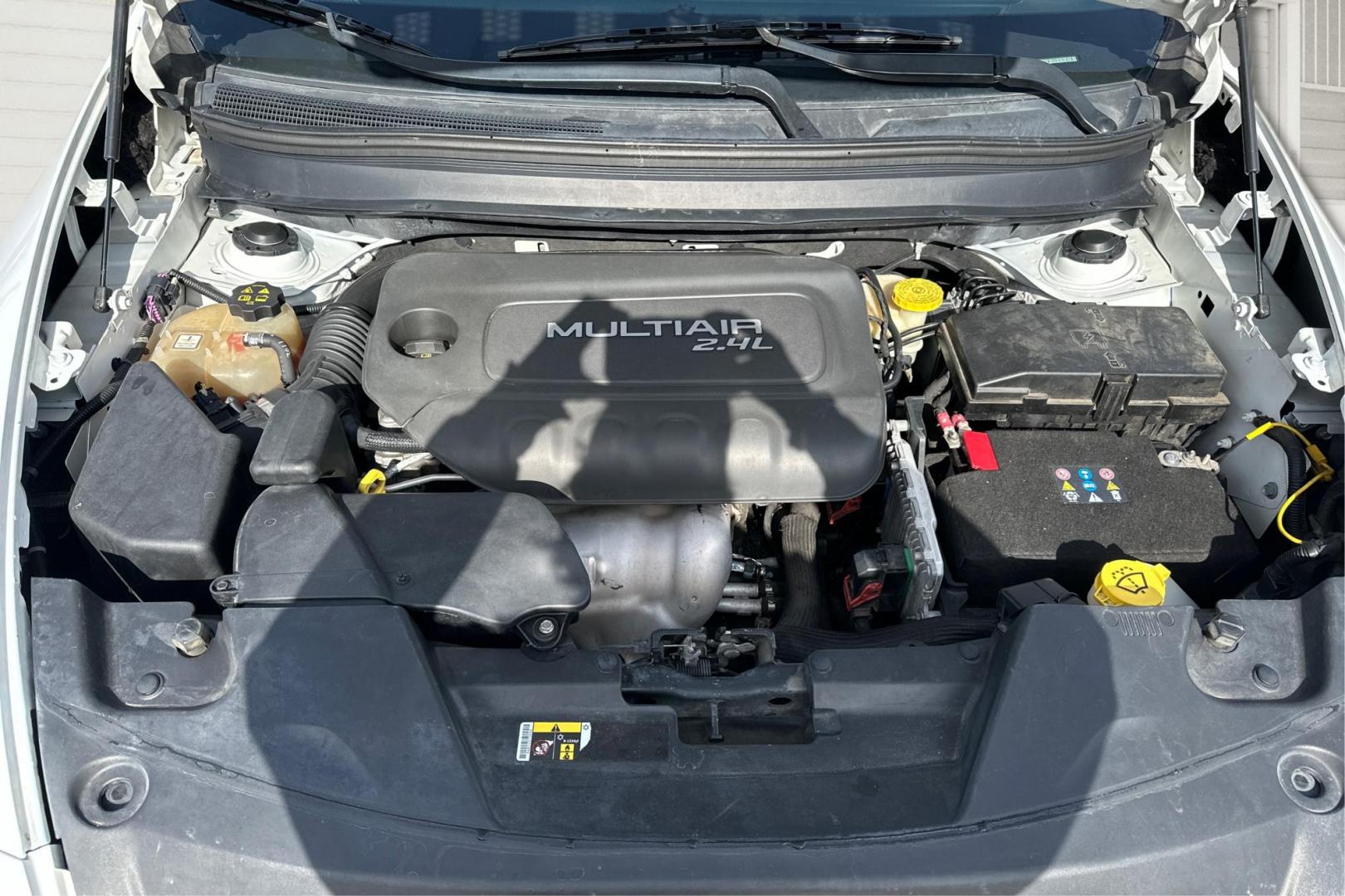 2014 White Jeep Cherokee Latitude FWD (1C4PJLCB5EW) with an 2.4L L4 DOHC 16V engine, 9-Speed Automatic transmission, located at 7755 State Street, Midvale, UT, 84047, (801) 753-9063, 40.610329, -111.890656 - Photo#10