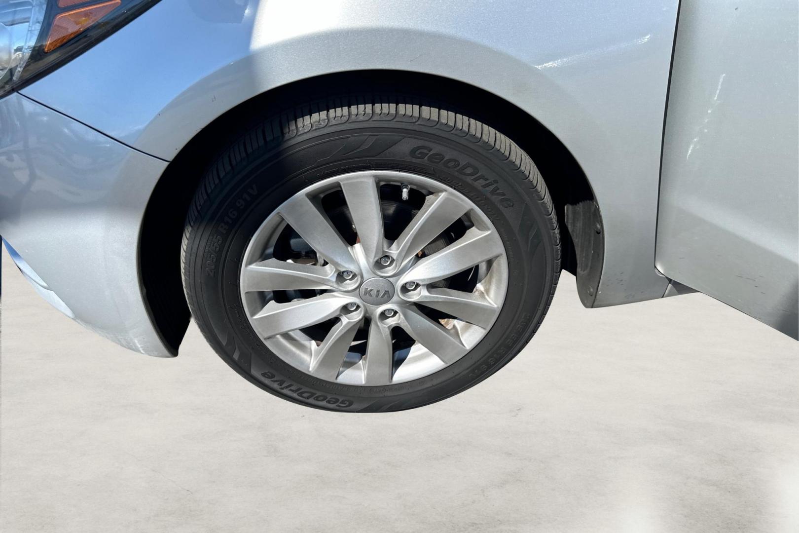 2014 Silver Kia Forte EX (KNAFX4A64E5) with an 1.8L L4 DOHC 16V engine, 6-Speed Automatic transmission, located at 7755 State Street, Midvale, UT, 84047, (801) 753-9063, 40.610329, -111.890656 - Photo#12