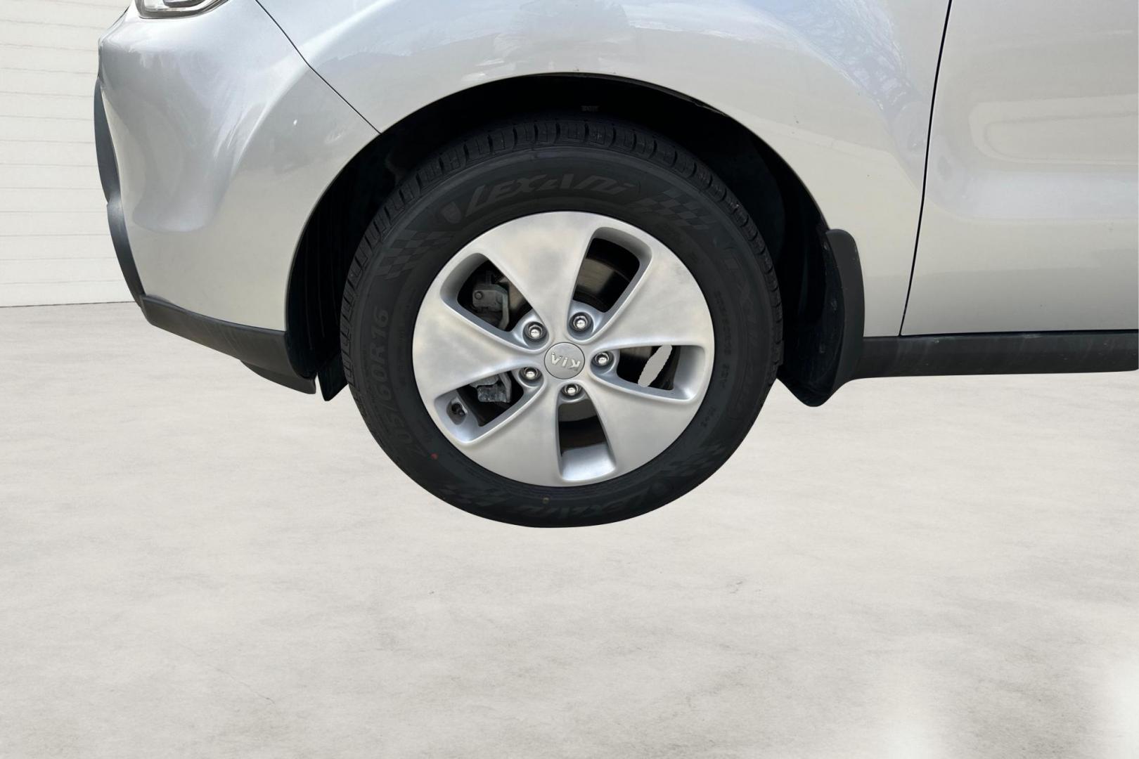 2014 Silver Kia Soul Base (KNDJN2A23E7) with an 1.6L L4 DOHC 16V engine, Automatic, 6-Spd transmission, located at 344 S Washington Blvd, Ogden, UT, 84404, (801) 399-1799, 41.255482, -111.970848 - Photo#12