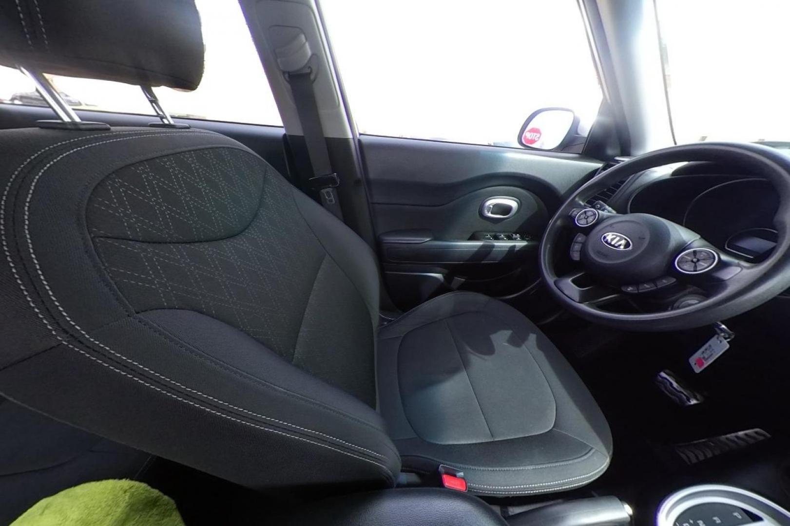 2014 Silver Kia Soul Base (KNDJN2A23E7) with an 1.6L L4 DOHC 16V engine, Automatic, 6-Spd transmission, located at 344 S Washington Blvd, Ogden, UT, 84404, (801) 399-1799, 41.255482, -111.970848 - Photo#17