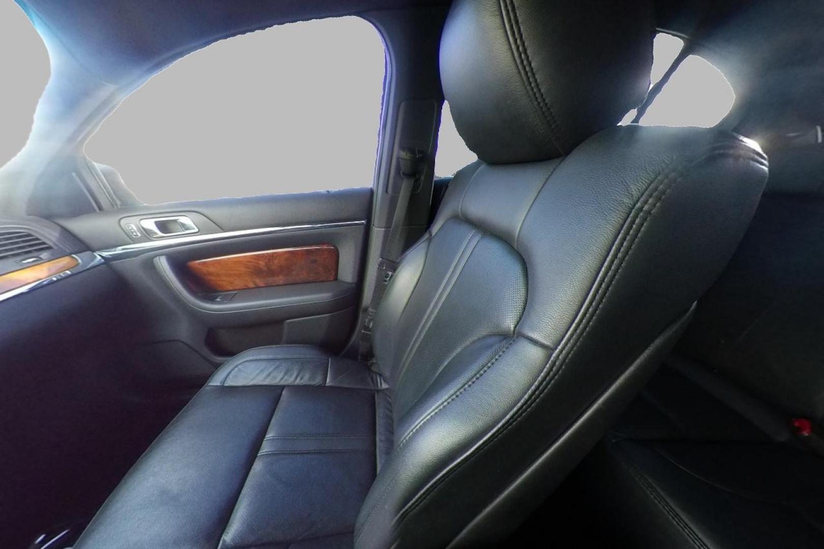 2014 Gray Lincoln MKS AWD (1LNHL9EKXEG) with an 3.5L V6 DOHC 24V engine, 6-Speed Automatic transmission, located at 7755 State Street, Midvale, UT, 84047, (801) 753-9063, 40.610329, -111.890656 - Photo#17