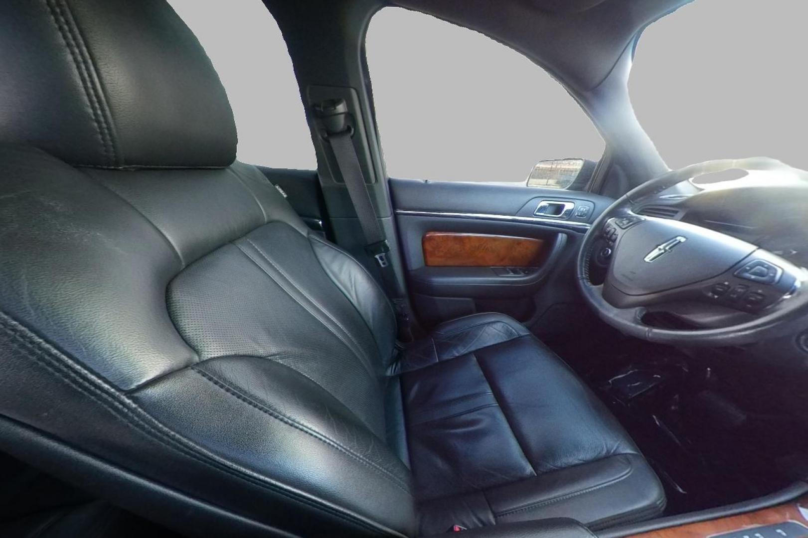 2014 Gray Lincoln MKS AWD (1LNHL9EKXEG) with an 3.5L V6 DOHC 24V engine, 6-Speed Automatic transmission, located at 7755 State Street, Midvale, UT, 84047, (801) 753-9063, 40.610329, -111.890656 - Photo#19