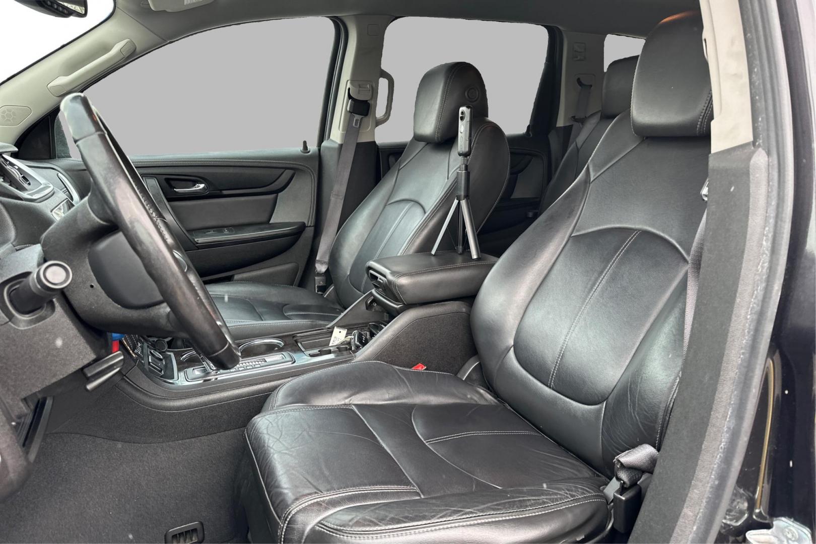 2015 Gray Chevrolet Traverse 2LT FWD (1GNKRHKD8FJ) with an 3.6L V6 DOHC 24V engine, 6-Speed Automatic transmission, located at 7755 State Street, Midvale, UT, 84047, (801) 753-9063, 40.610329, -111.890656 - Photo#14