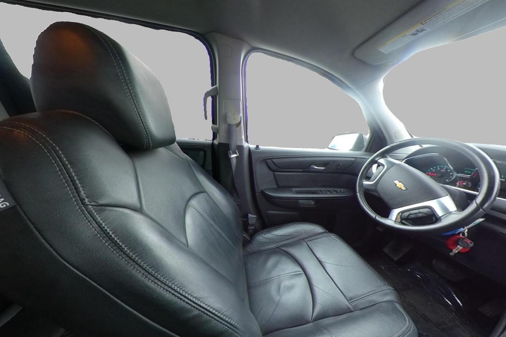 2015 Gray Chevrolet Traverse 2LT FWD (1GNKRHKD8FJ) with an 3.6L V6 DOHC 24V engine, 6-Speed Automatic transmission, located at 7755 State Street, Midvale, UT, 84047, (801) 753-9063, 40.610329, -111.890656 - Photo#19