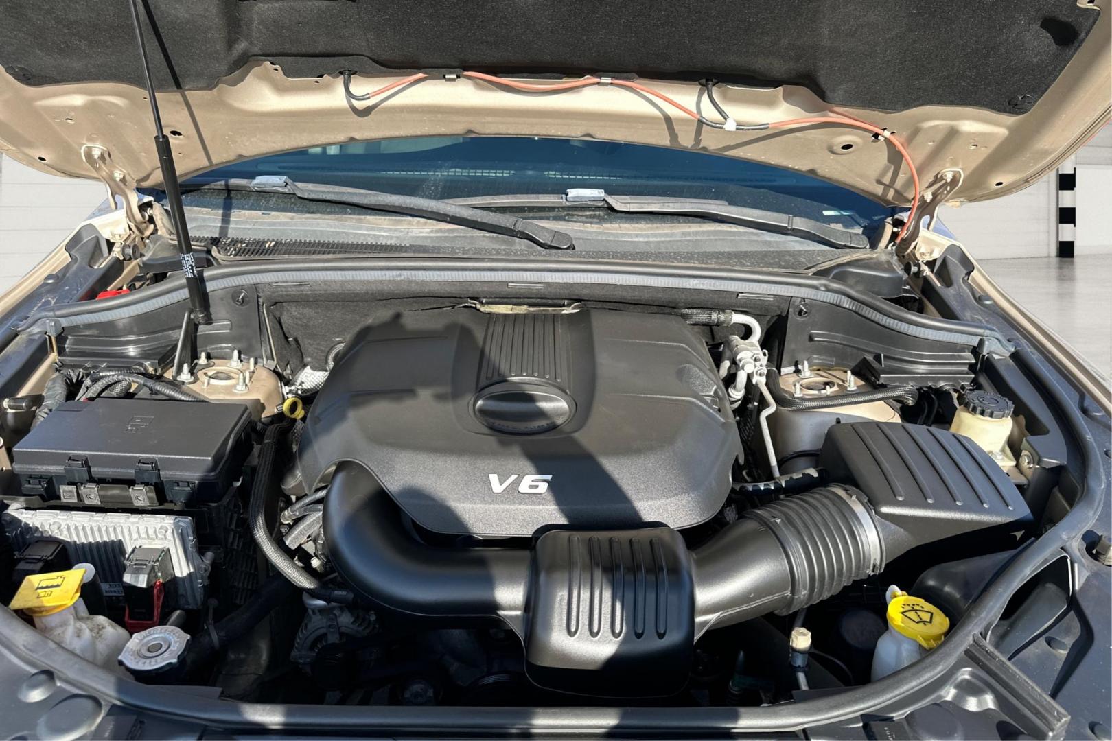 2015 Gold Dodge Durango SXT RWD (1C4RDHAG4FC) with an 3.6L V6 DOHC 24V engine, 8-Speed Automatic transmission, located at 7755 State Street, Midvale, UT, 84047, (801) 753-9063, 40.610329, -111.890656 - Photo#10