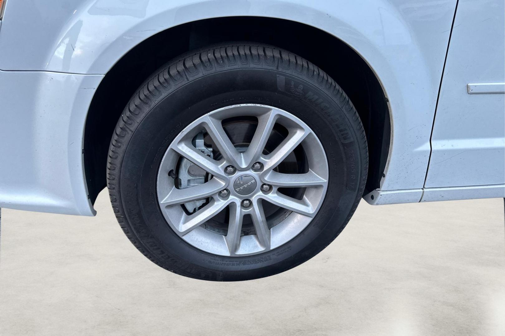 2015 White Dodge Grand Caravan SXT (2C4RDGCG3FR) with an 3.6L V6 DOHC 24V engine, 6-Speed Automatic transmission, located at 7755 State Street, Midvale, UT, 84047, (801) 753-9063, 40.610329, -111.890656 - Photo#12
